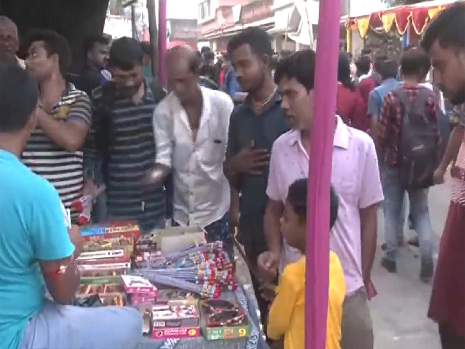 People throng West Bengal's Champahati firecracker market ahead of Diwali, Kali Puja (Photo/ANI)