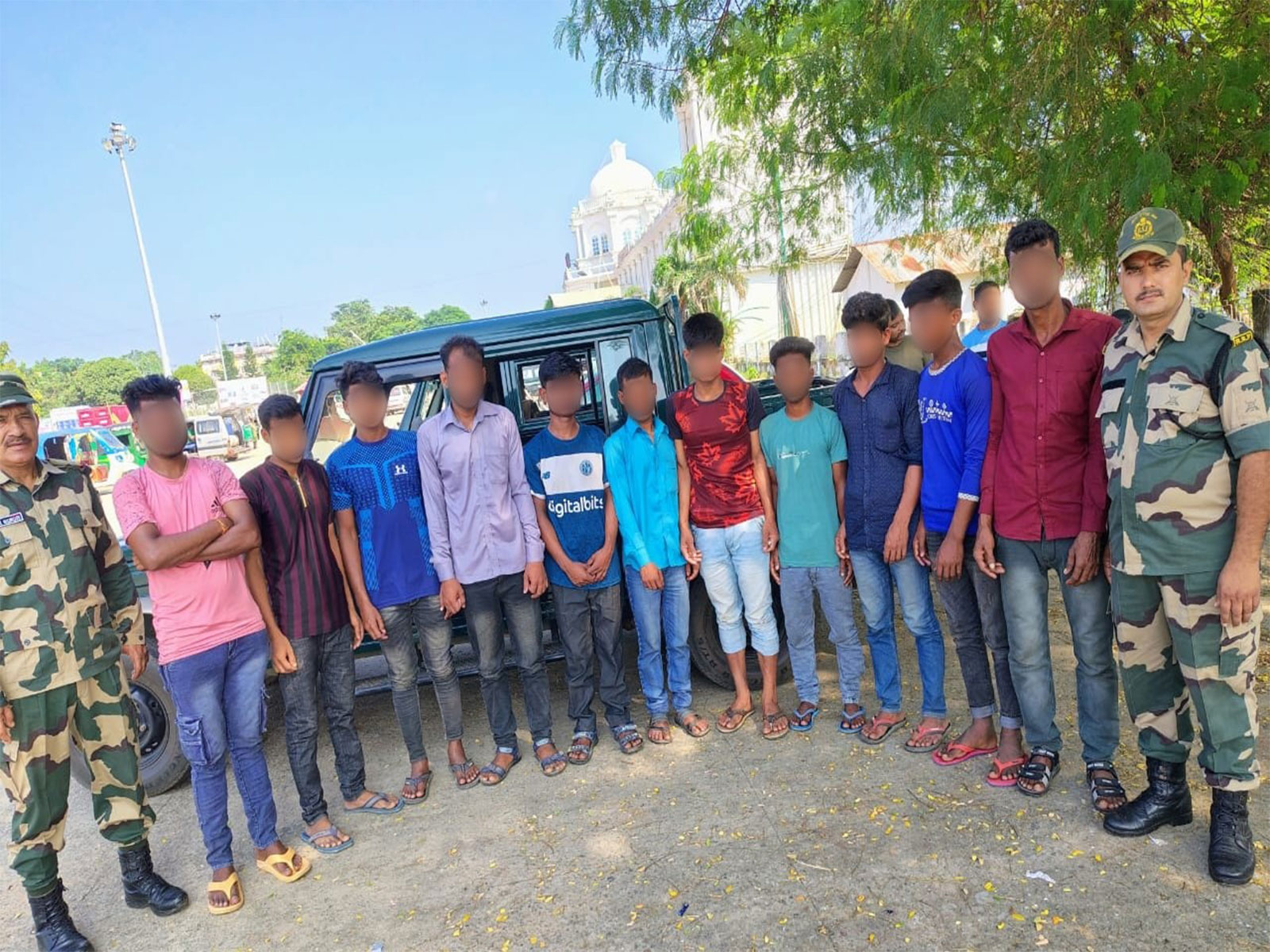 BSF with apprehended illegal migrants. (Photo/ANI)