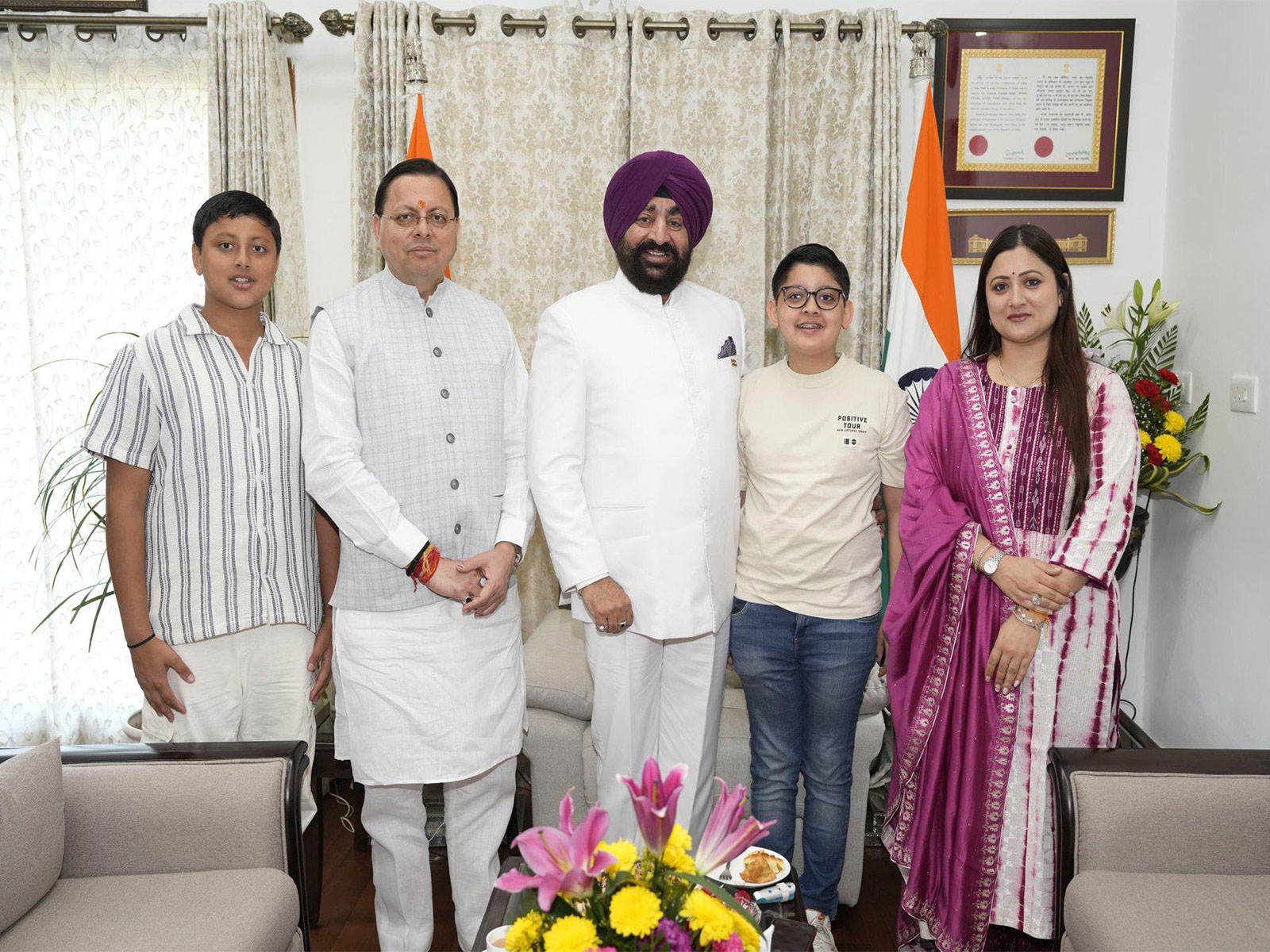 Uttarakhand CM Dhami meets Governor Lt. Gen. Gurmit Singh (Retd.) at Raj Bhavan (Photo/Uttarakhand CMO)