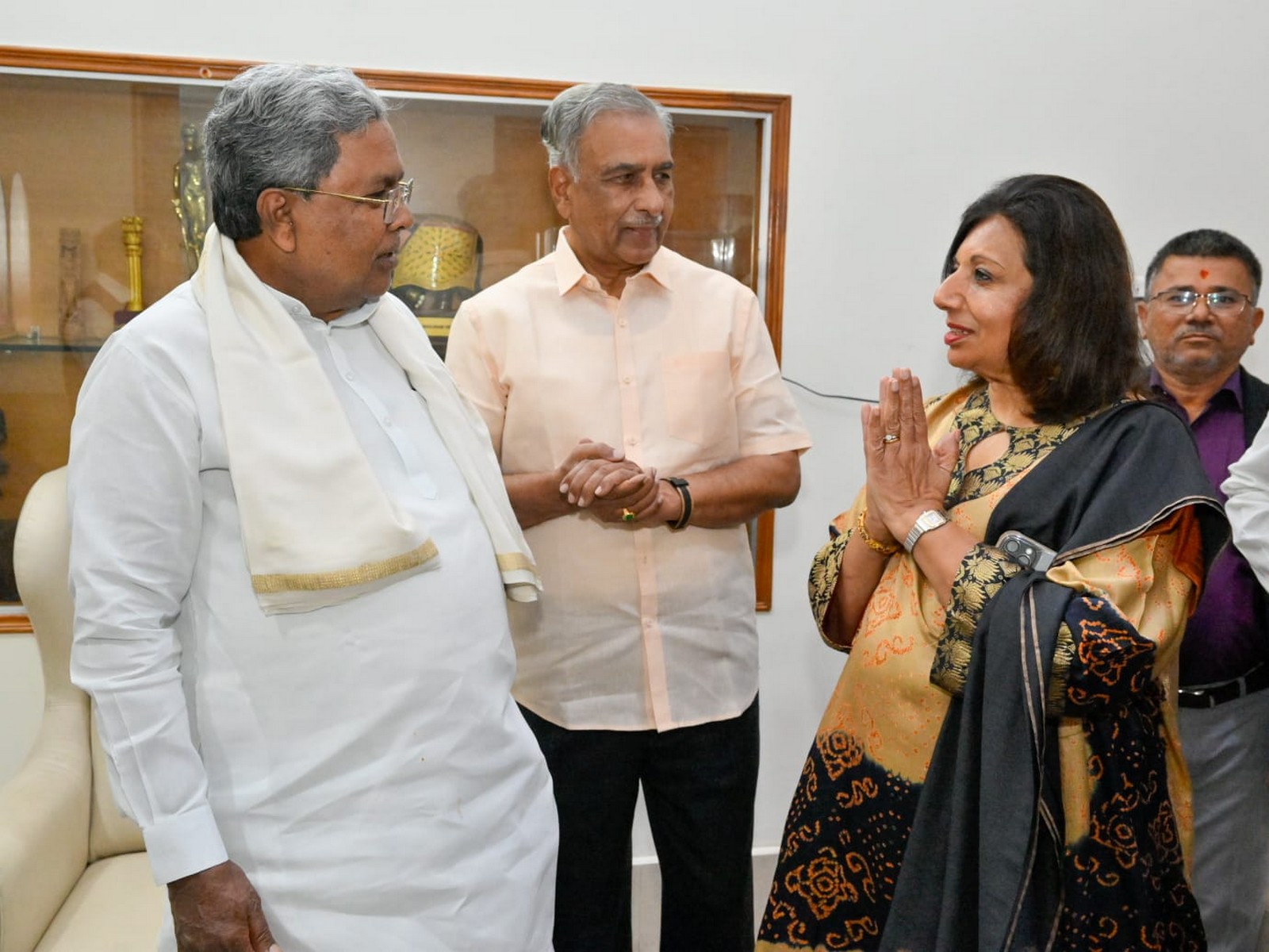 Biocon chief Kiran Mazumdar-Shaw meets Karnataka CM Siddaramaiah (Photo/X/@CMofKarnataka)