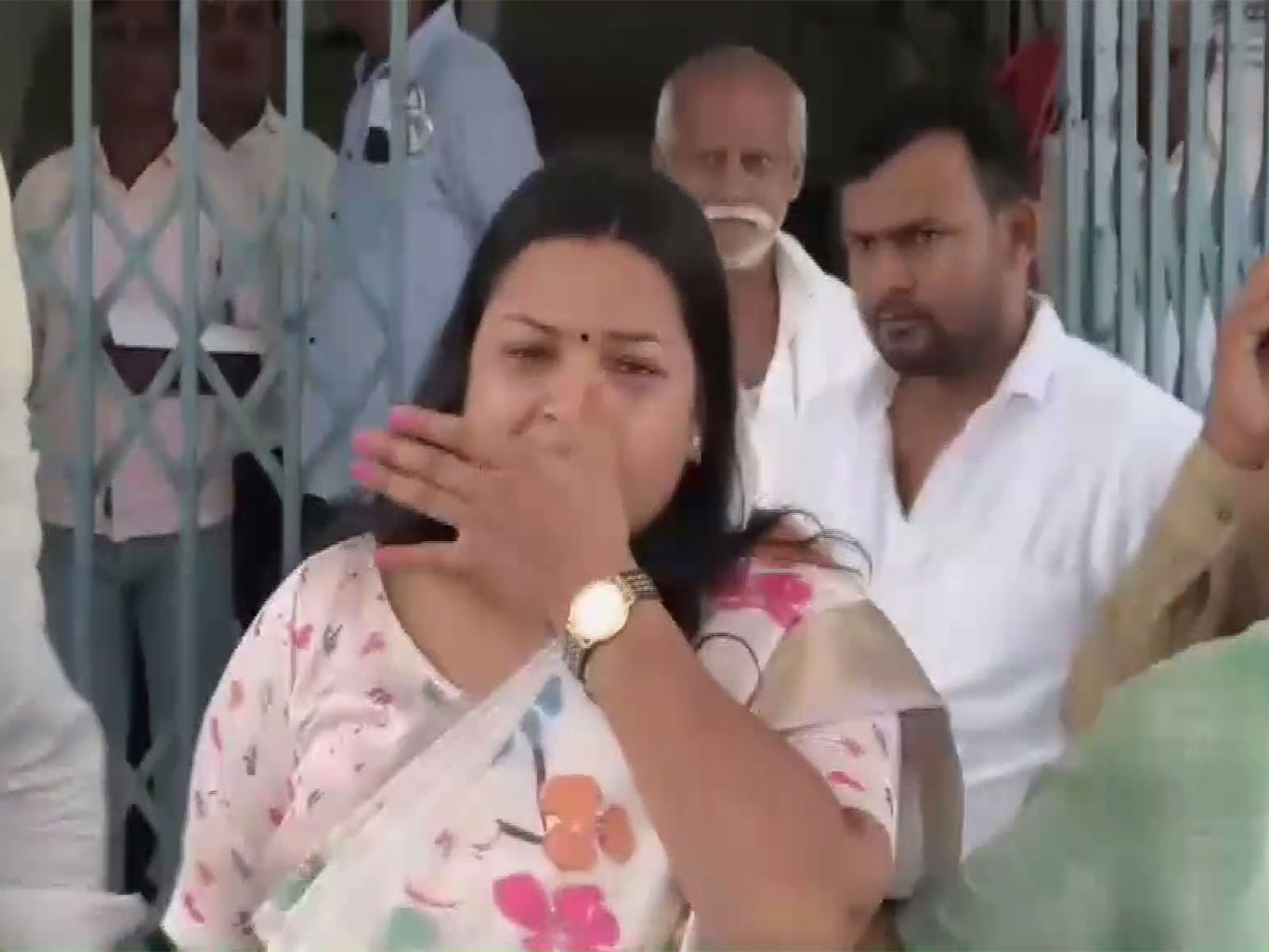 RJD leader Shweta Suman breaks down in tears (Photo/ANI)
