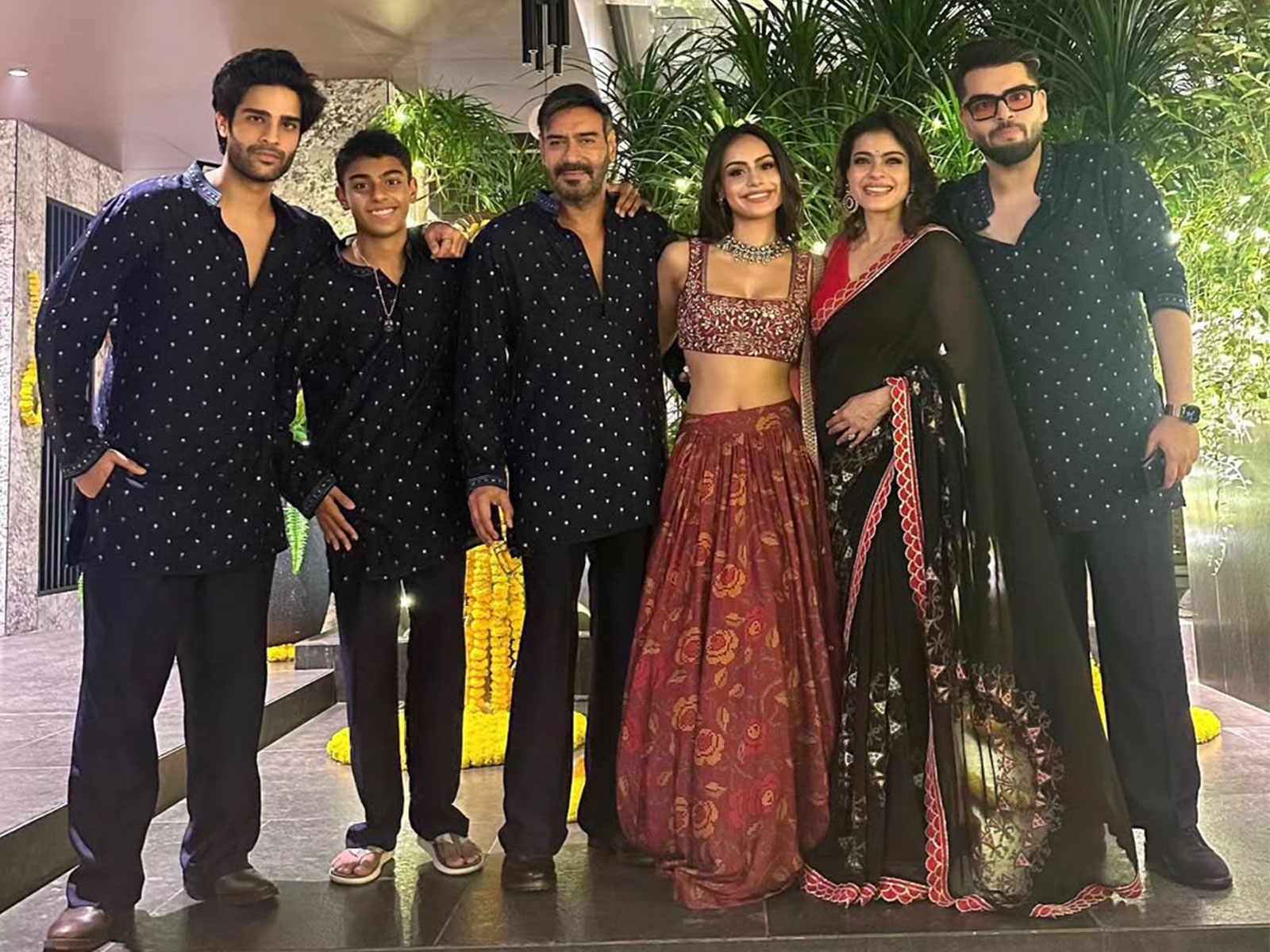 Kajol and Ajay with their family members (Photo/Kajol's Instagram)