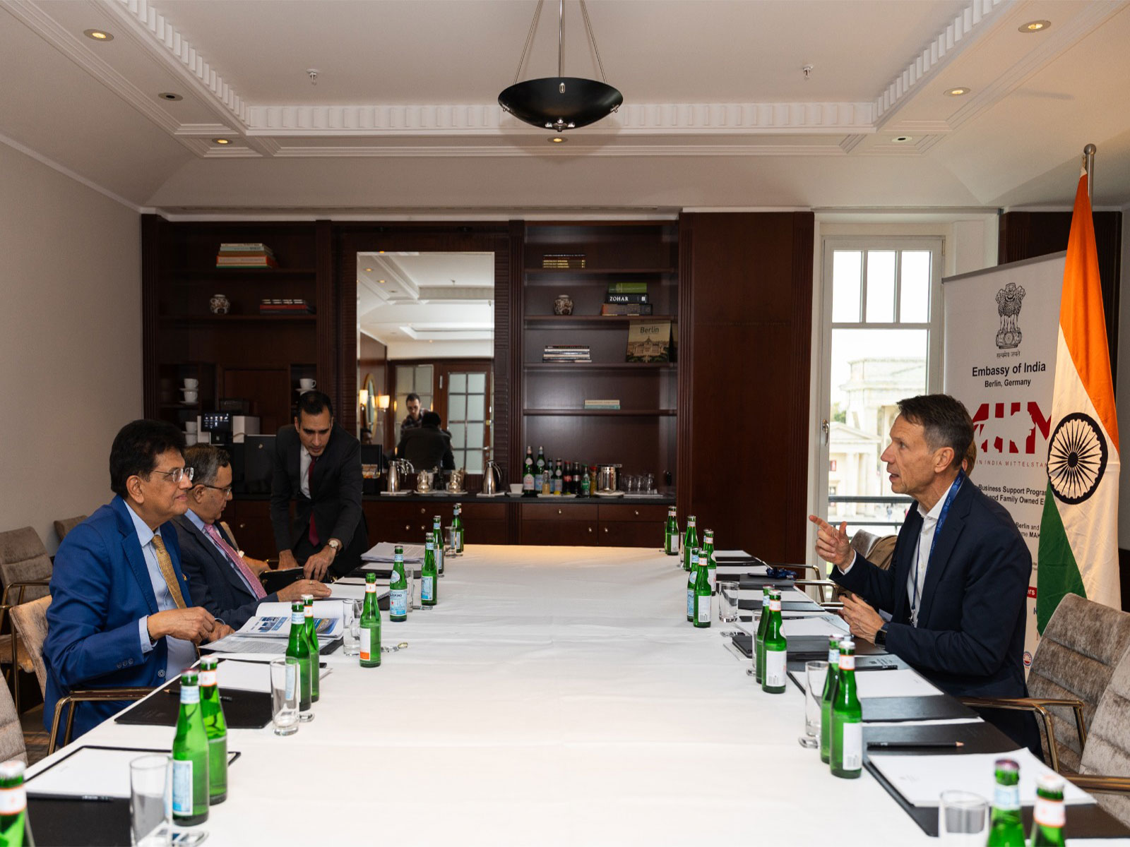  Union Minister of Commerce and Industry, Piyush Goyal with Rene Obermann, Chairman of the Board of Directors, Airbus (Photo: X@PiyushGoyal)