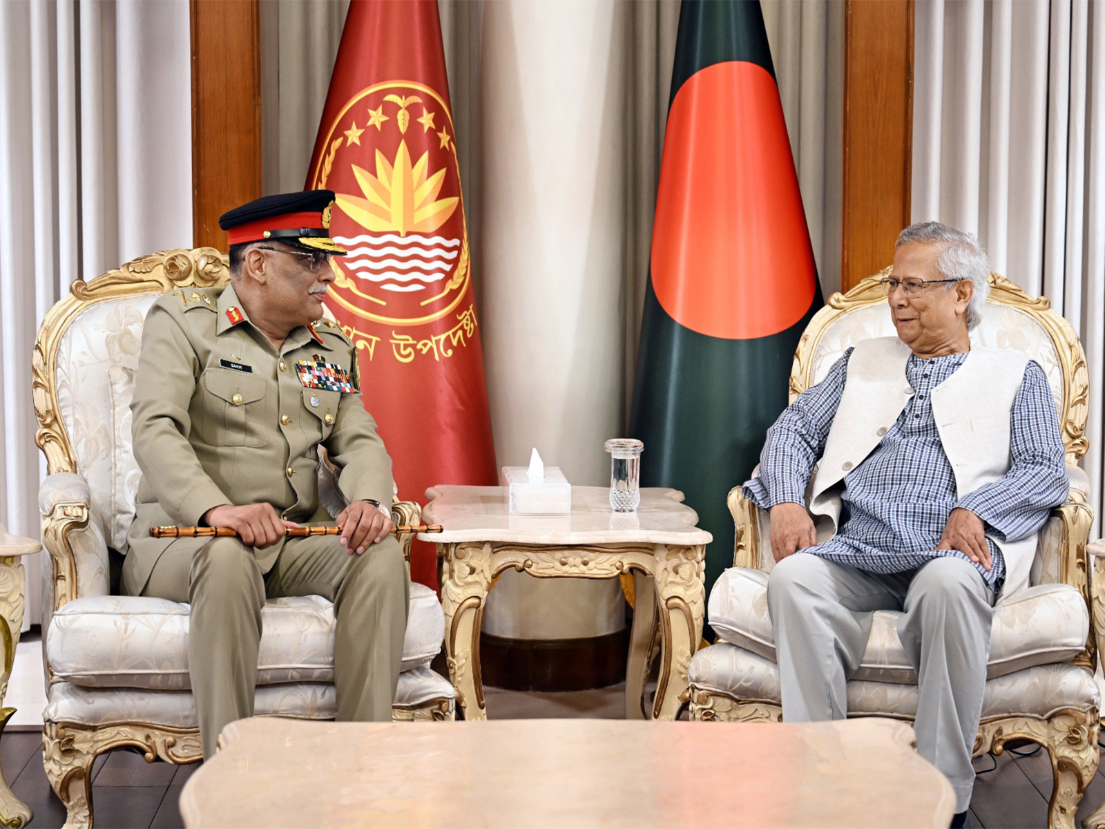 Chairman of Pakistan's Joint Chiefs of Staff Committee (CJCSC), General Sahir Shamshad Mirza meet Bangladesh govt's Chief Adviser Muhammad Yunus (Photo: Chief Adviser's press wing )