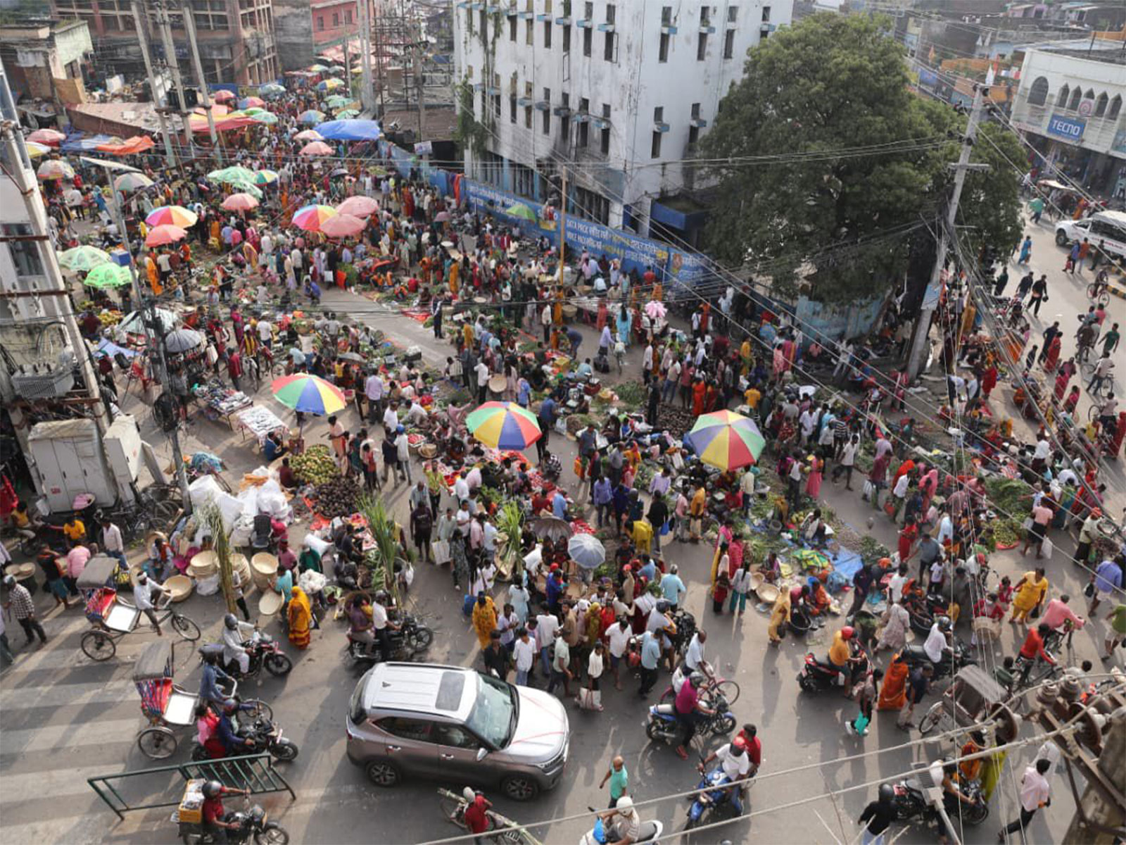 Devotees throng to Birgunj markets (Photo/ANI)