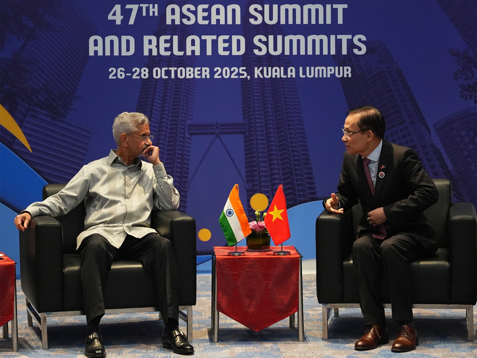 EAM Jaishankar meets Vietnam FM Le Hoai Trung (Photo/X@DrSJaishankar)