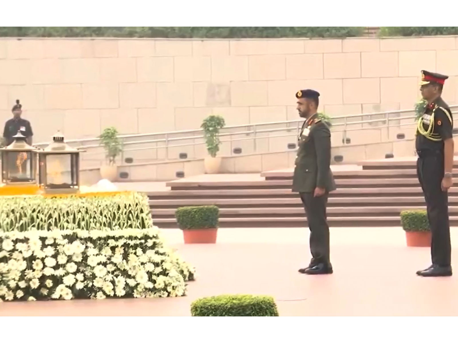 UAE Major General Yousef Maayouf Saeed Al Hallami lays wreath at National War Memorial (Photo/ANI)
