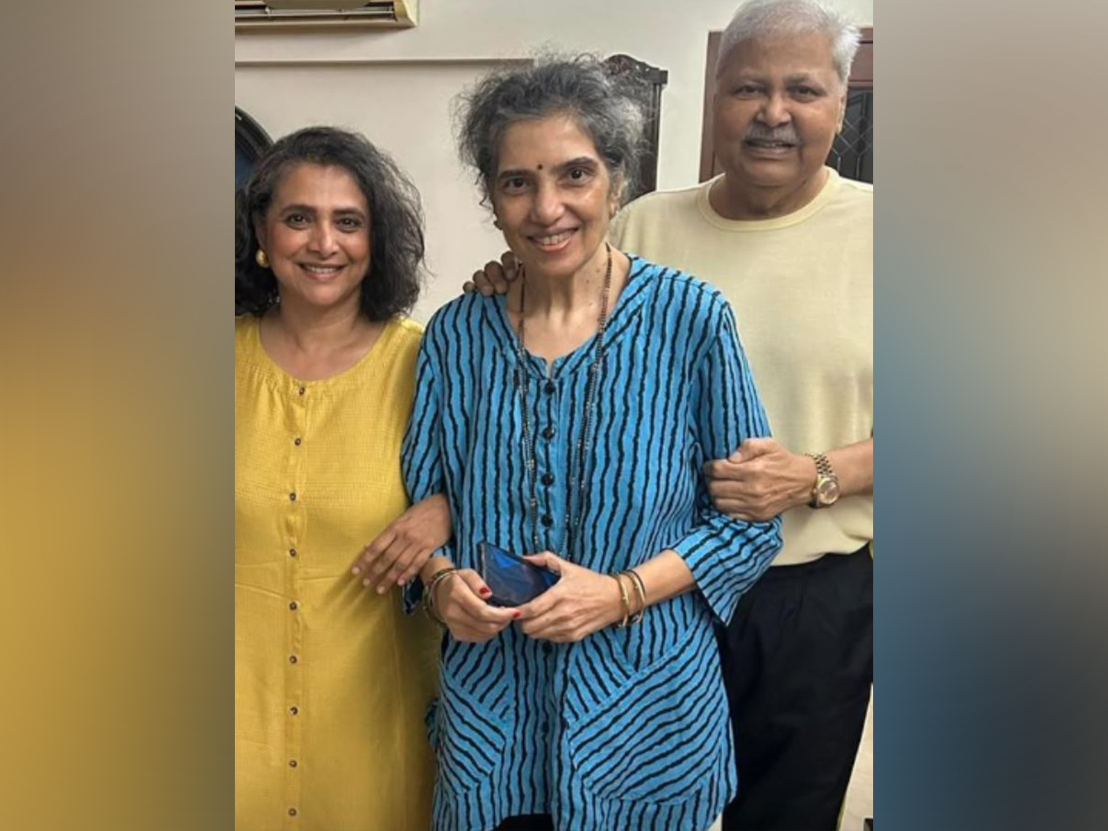 Late Satish Shah with wife Madhu, actress Supriya (Image source: Supriya's Instagram)