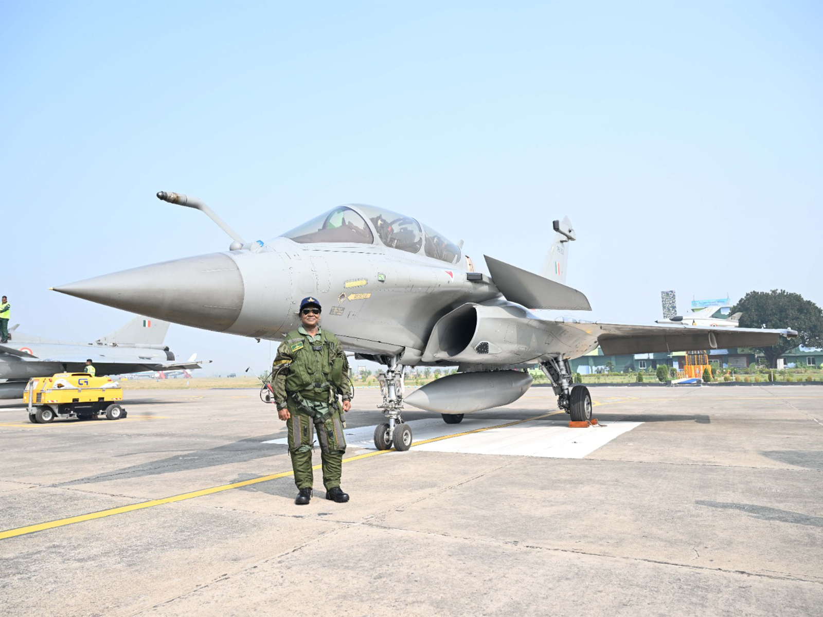 President Droupadi Murmu with an Indian Air Force Rafale fighter jet  (Photo/PIB)