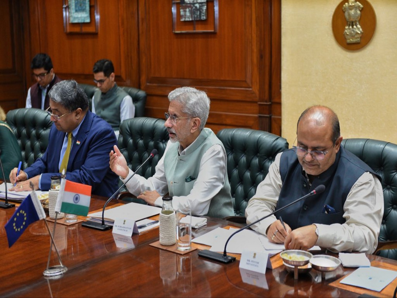 Jaishanakar with delegation of European Parliament's Committee on International Trade in Delhi  (Photo:X/ @DrSJaishankar)