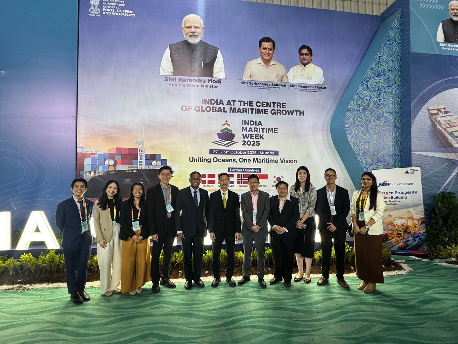 Singapore delegation at India Maritime week (Photo:X/@SGinIndia)