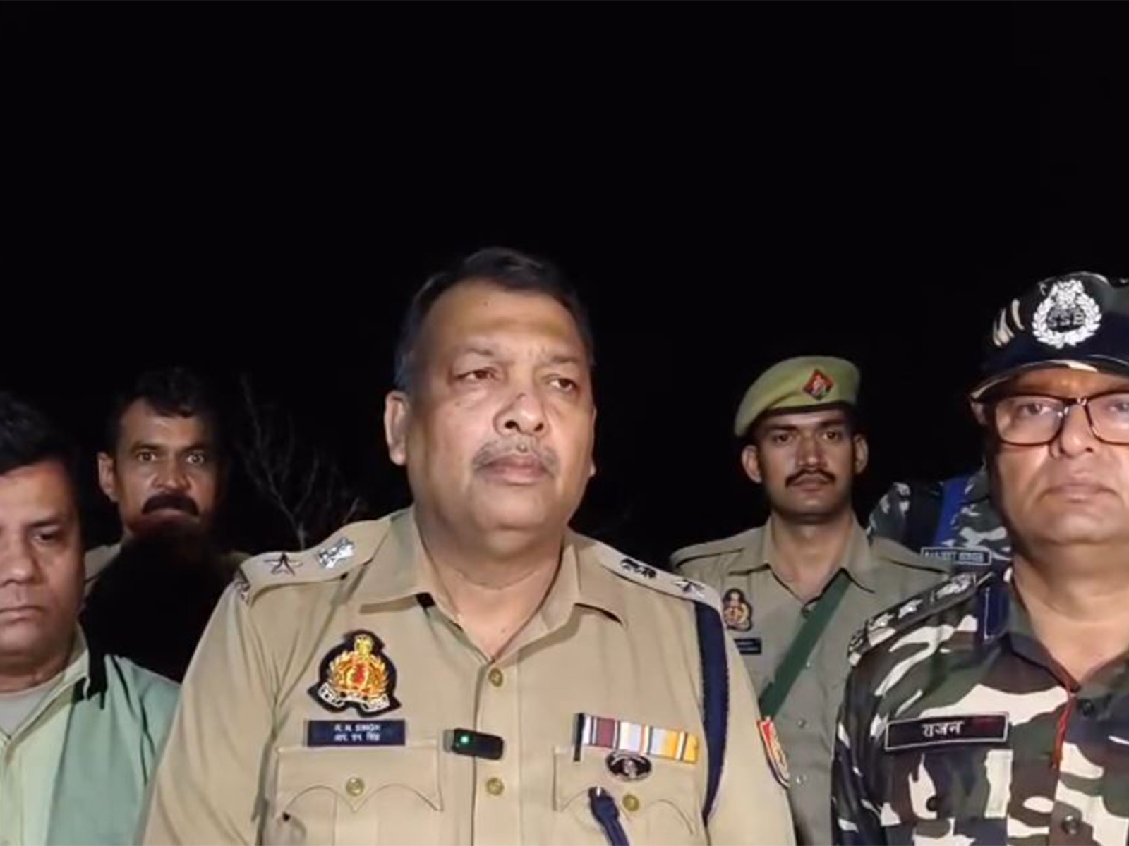 Bahraich SP RN Singh (centre) (Photo/ANI)