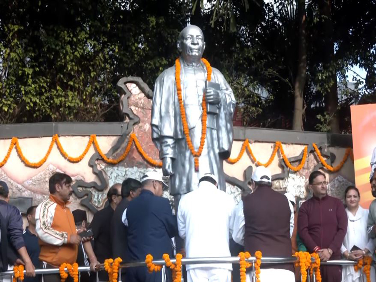 Uttarakhand Chief Minister Pushkar Singh Dhami pays tribute to Sardar Vallabhbhai Patel (File Photo/ANI)