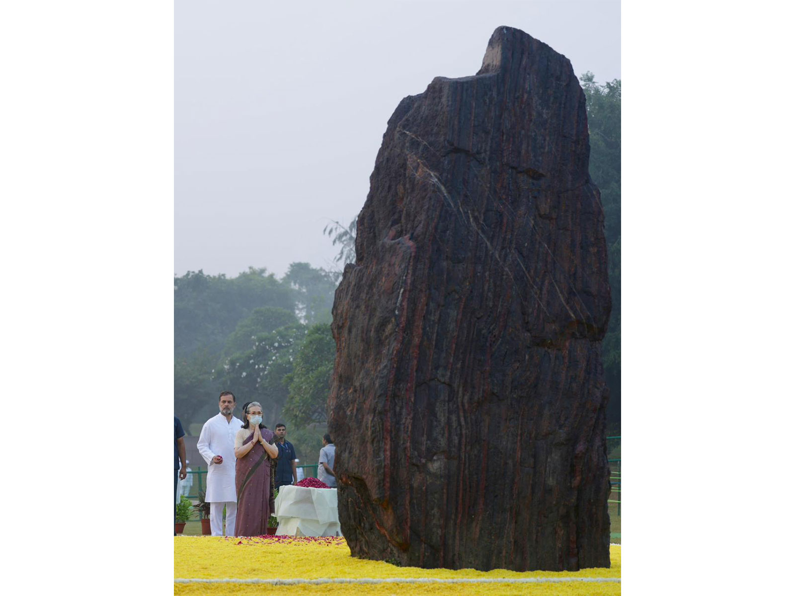 LoP Rahul Gandhi, Sonia Gandhi pays tribute to former PM Indira Gandhi (Photo/X/@INCIndia)