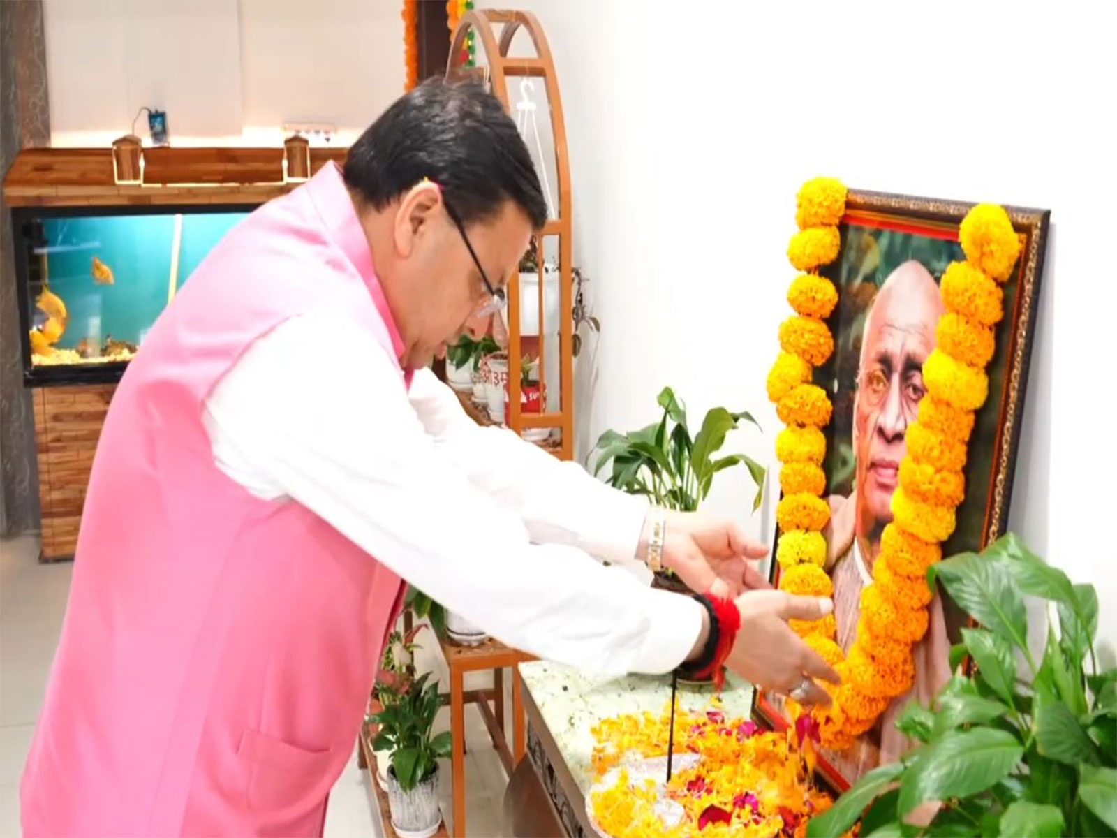 Chief Minister Pushkar Singh Dhami offers floral tributes to Sardar Patel (Photo/ANI)