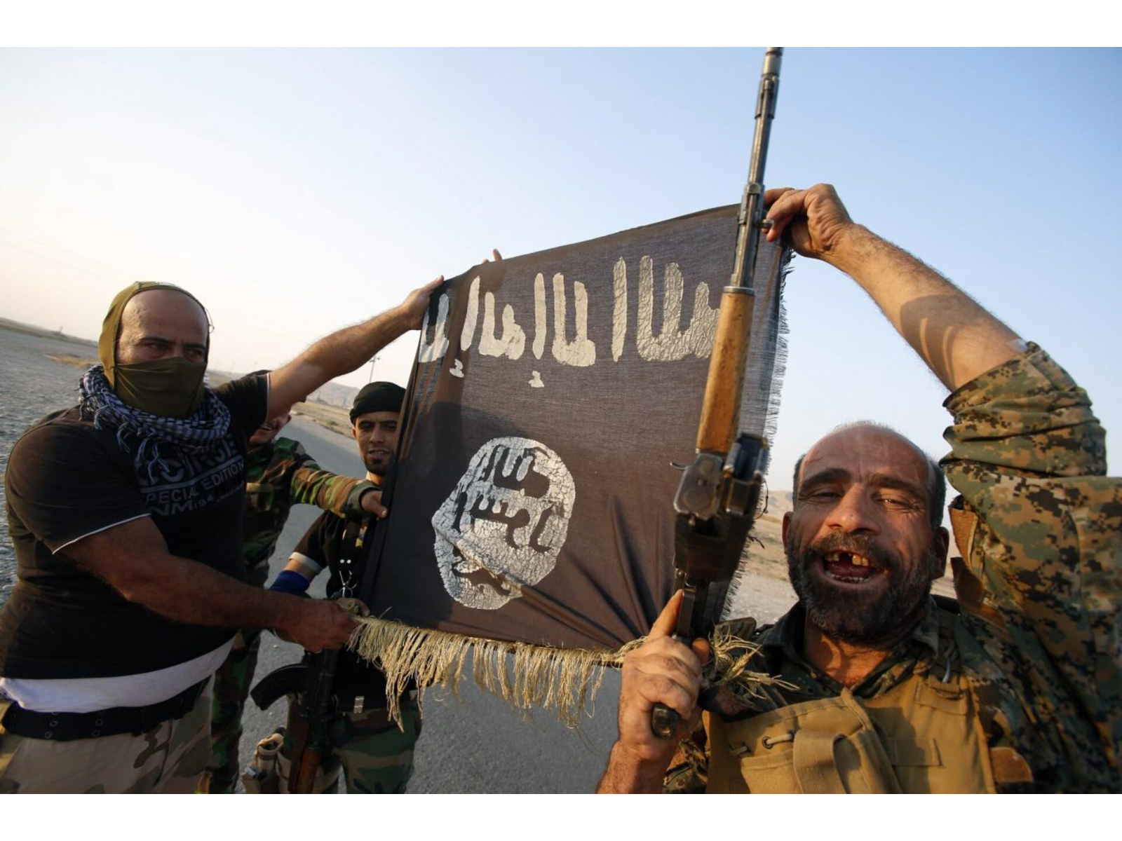 Terrorists with ISIS flag (File Photo/Reuters)