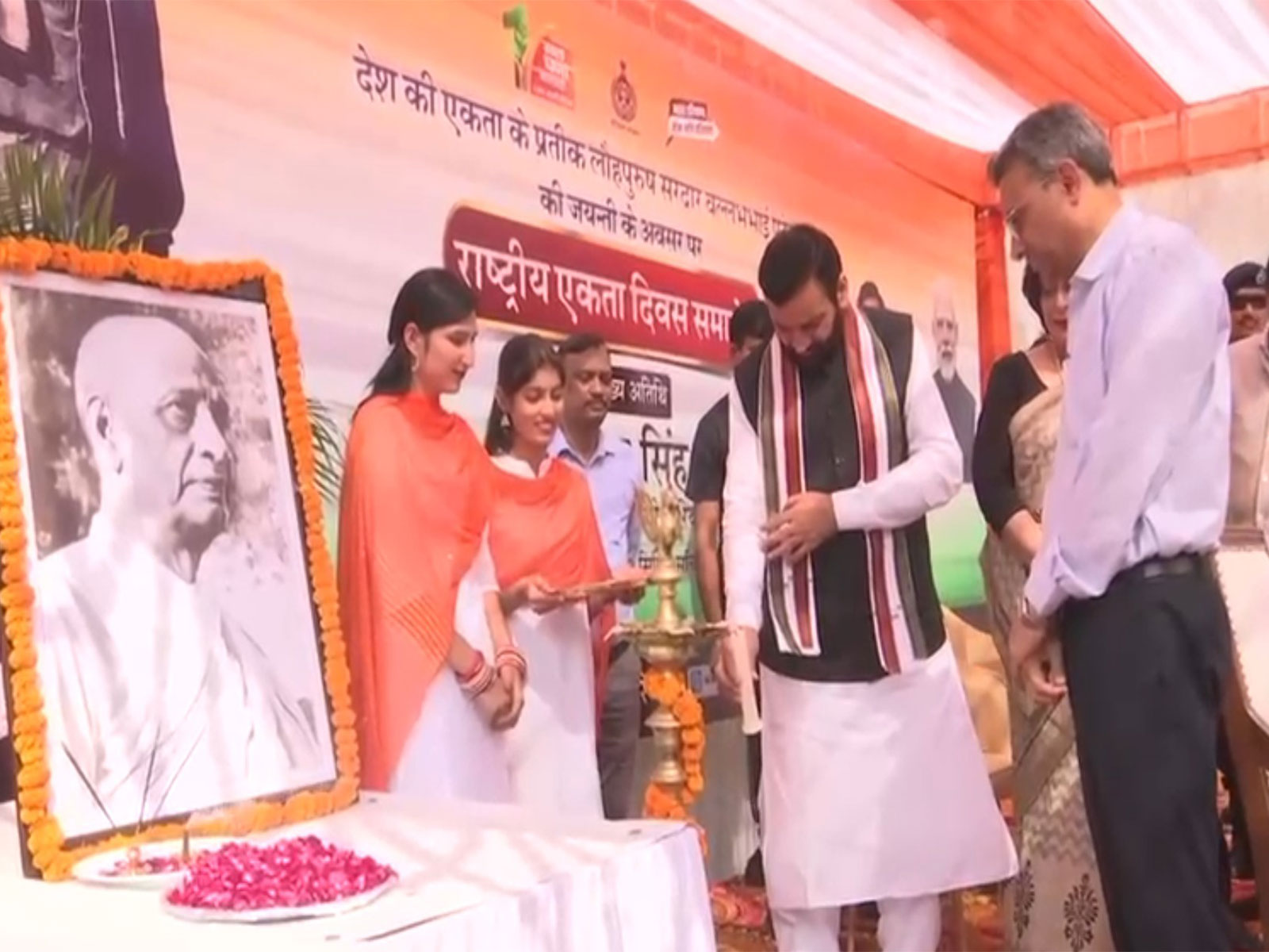 Haryana CM Nayab Singh Saini pays tributes to Sardar Vallabhbhai Patel. (Photo/ANI)