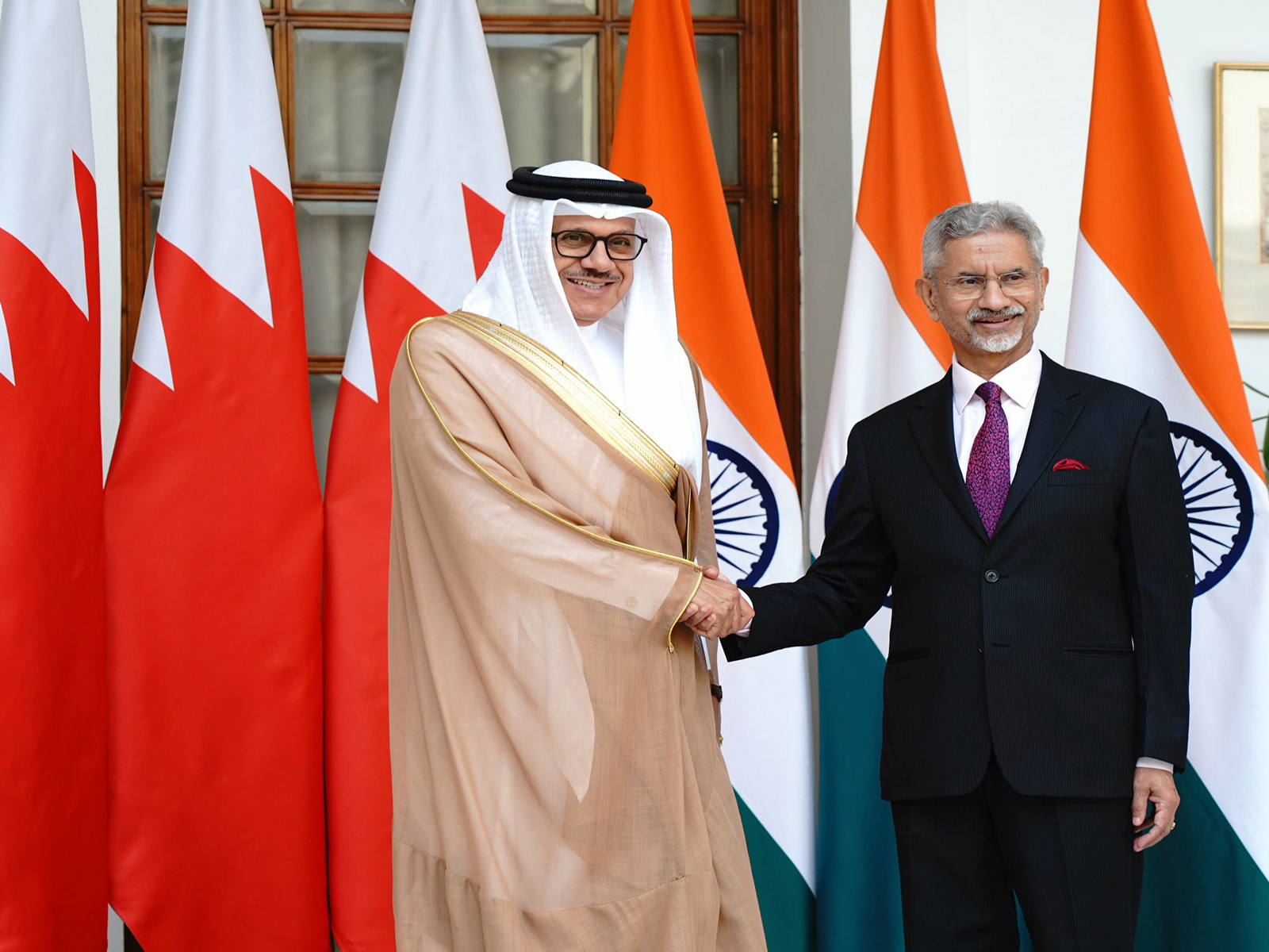 External Affairs Minister S Jaishankar and his Bahrain counterpart Abdullatif bin Rashid Alzayani (Photo/@DrSJaishankar)