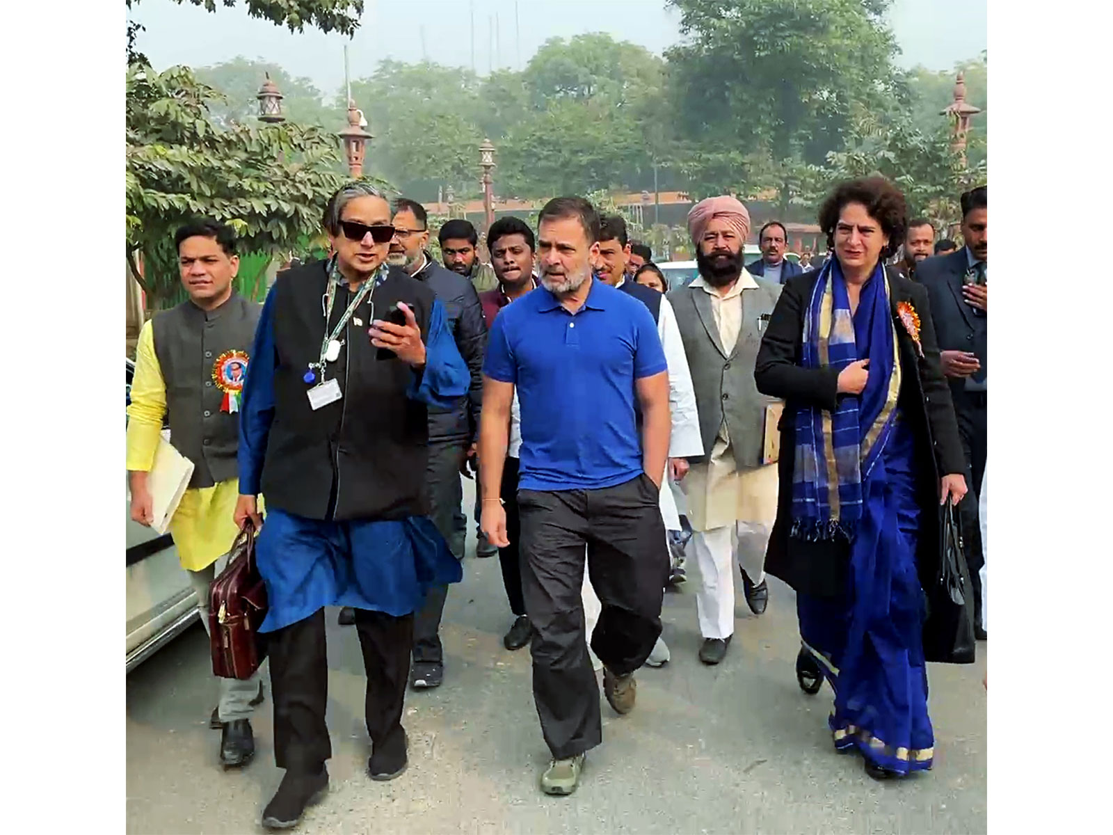 Congress MPs Shashi Tharoor, Rahul Gandhi and Priyanka Gandhi Vadra (File Photo/ANI)