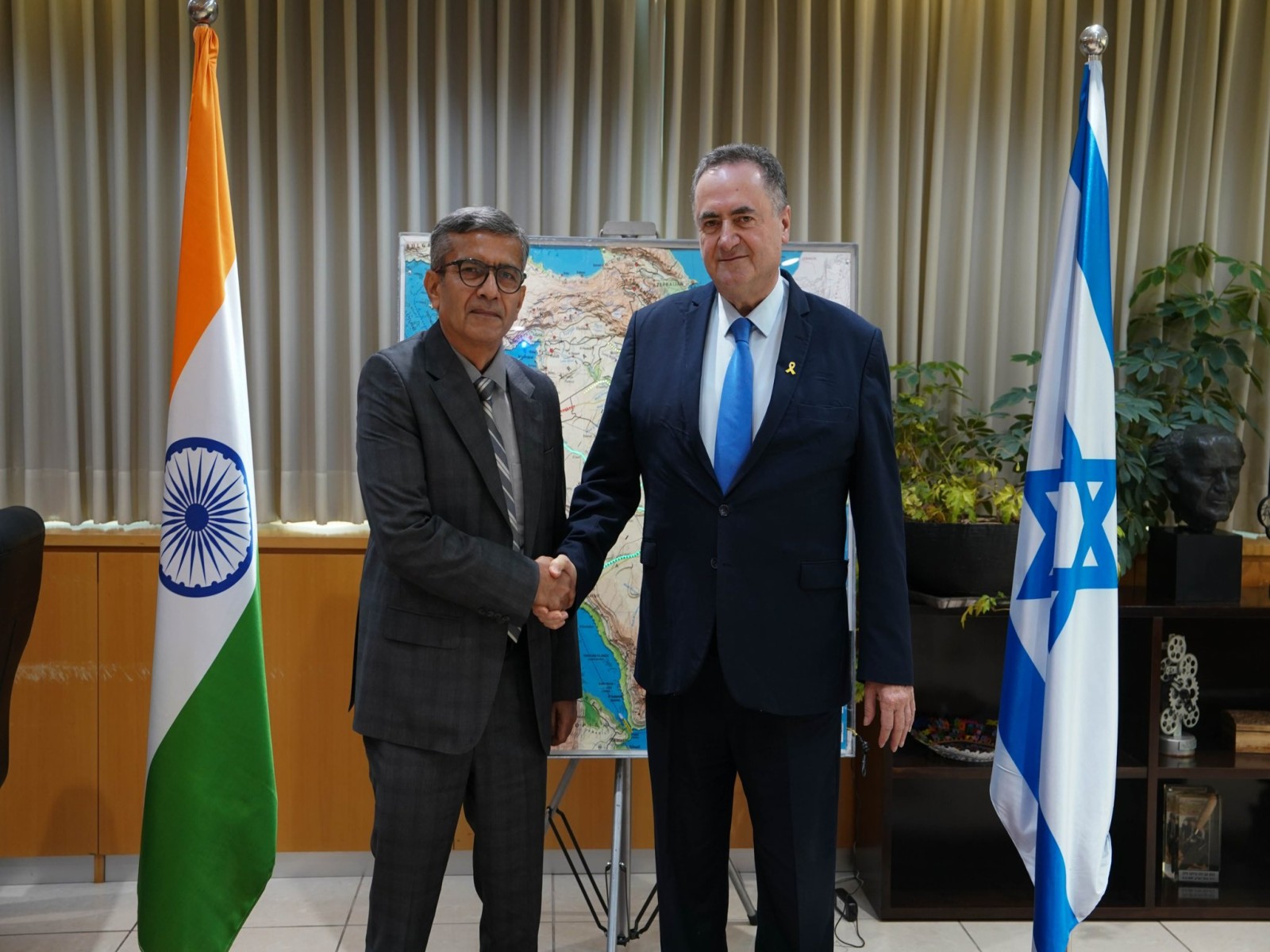 India's Defence Secretary Rajesh Kumar Singh meets Israeli Defence Minister Israel Katz  (Photo:X/@SpokespersonMoD)