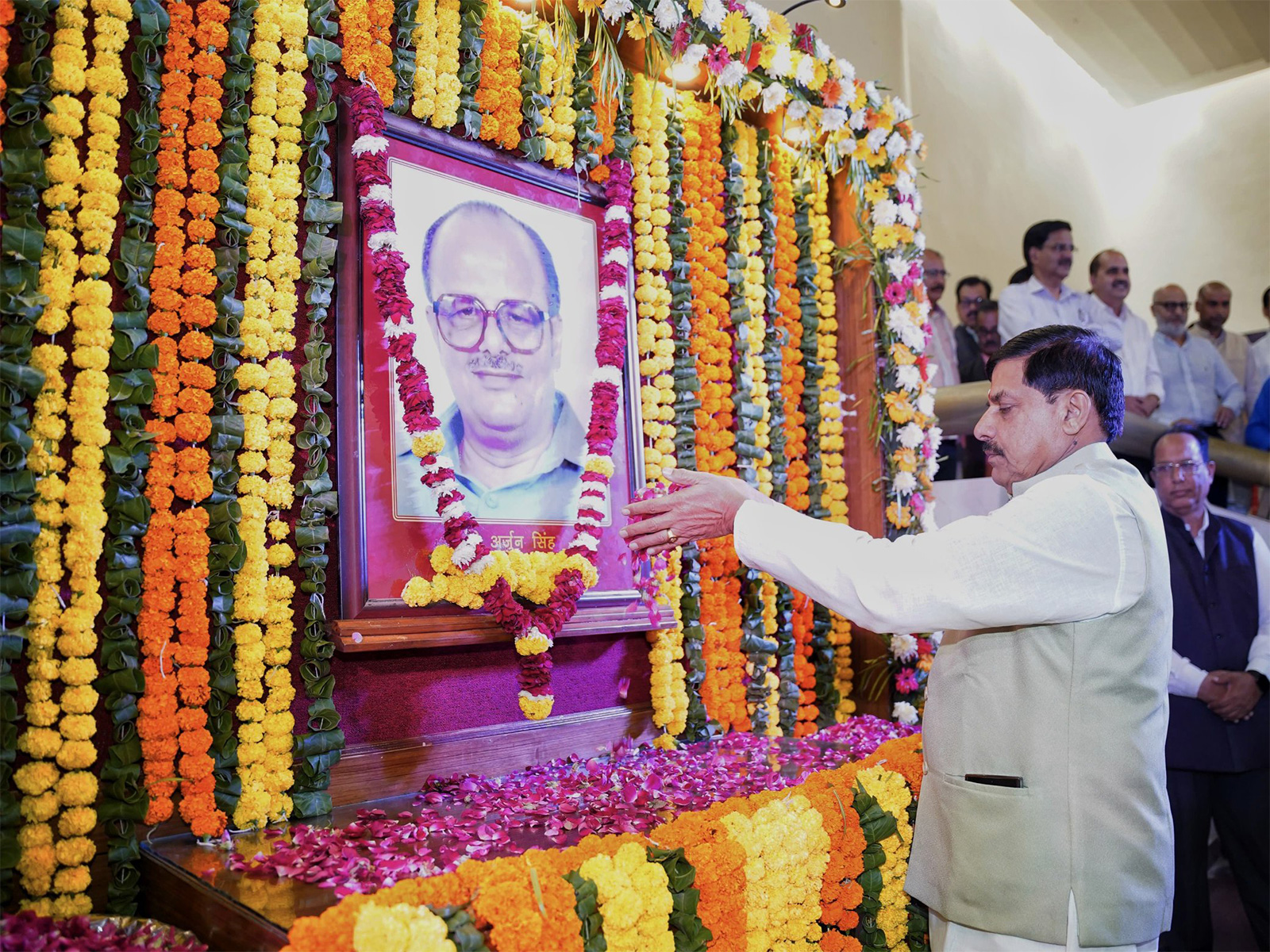 MP CM Mohan Yadav is paying floral tributes to former CM Arjun Singh at state assembly in Bhopal (Photo / X @DrMohanYadav51)