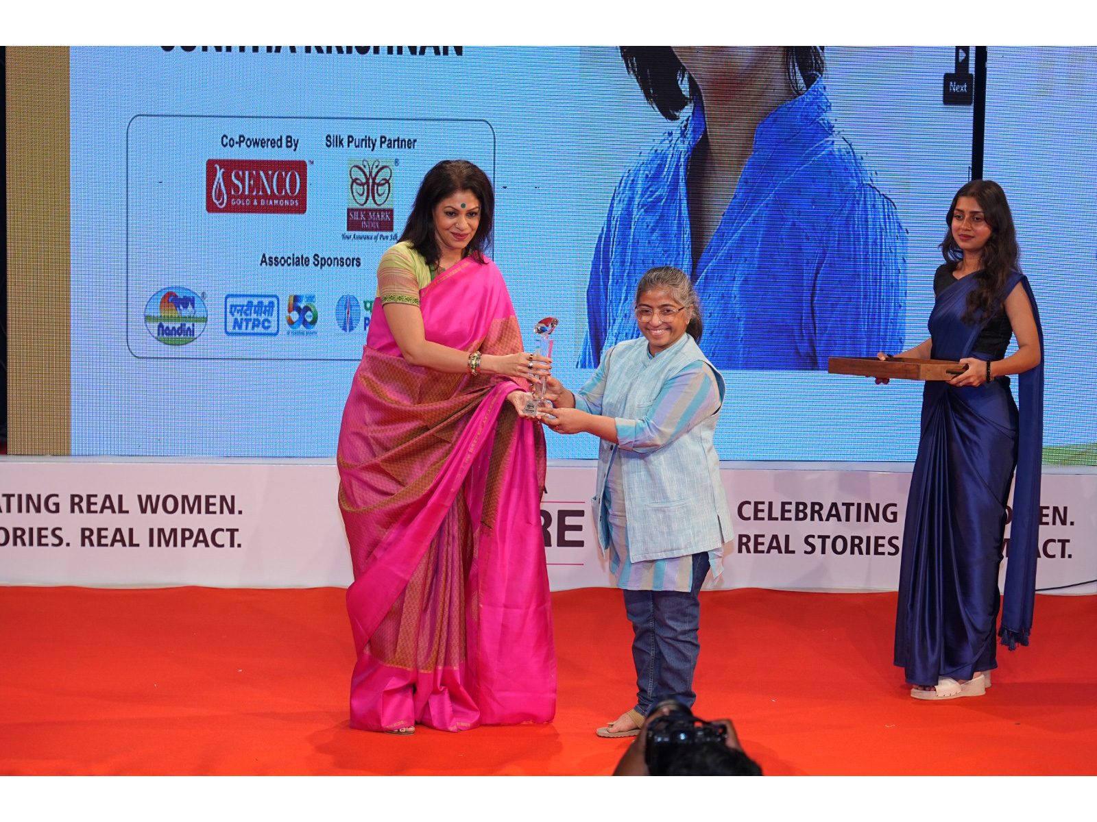 L to R - Madhu Natraj, award winning choreographer and art-preneur handing over the Social Impact Icon award to Sunitha Krishnan