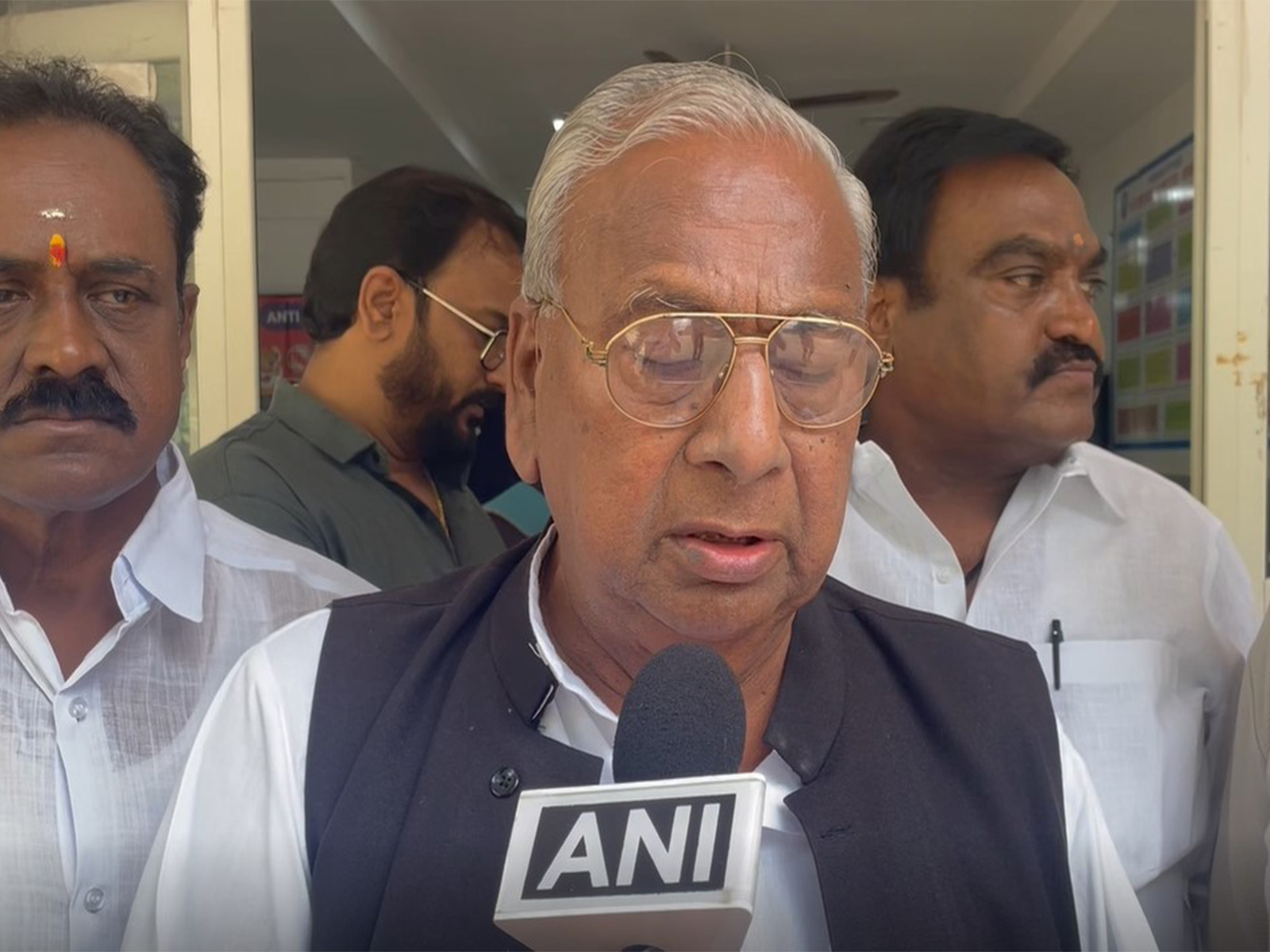 Senior Congress leader V Hanumanth Rao (Photo/ANI)