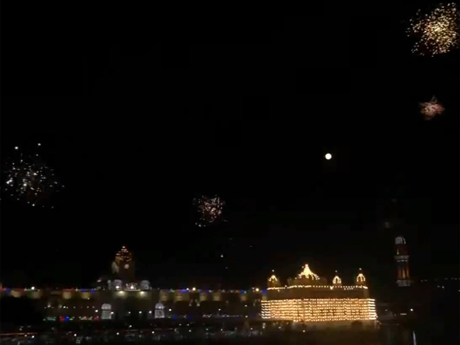 Fireworks adorn sky at Amritsar's Golden Temple on the occasion of Guru Nanak Jayanti 2025 (Photo/ANI)
