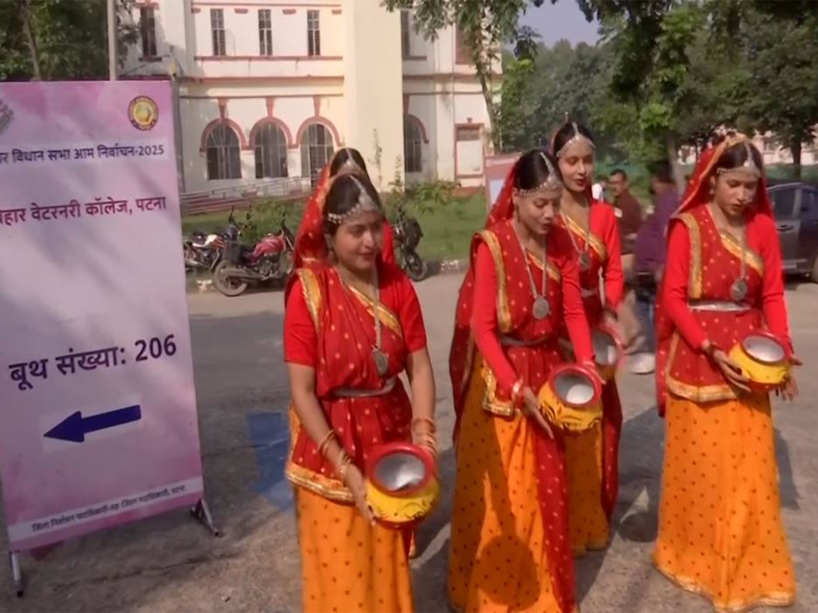Women perform Mithila's folk dance Jhijhiya to spread voting awareness in Patna (Photo/ANI)