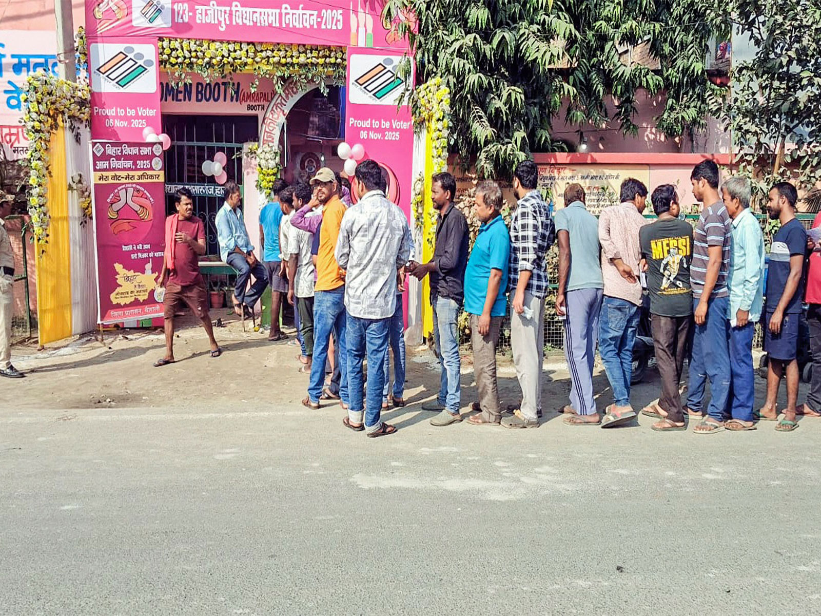 Voters wait in queue to cast vote in Hajipur assembly constituency (Photo/ANI)