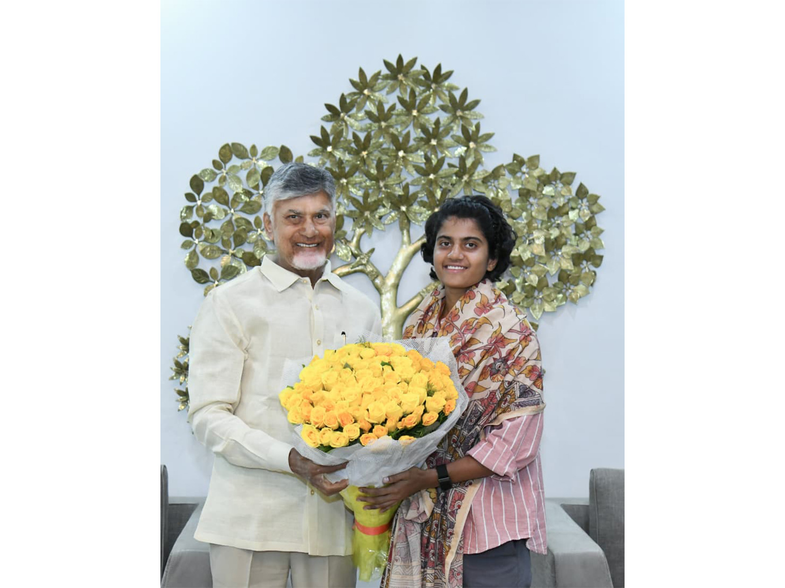 CM Chandrababu Naidu with Shree Charani. (Photo: @@AndhraPradeshCM)