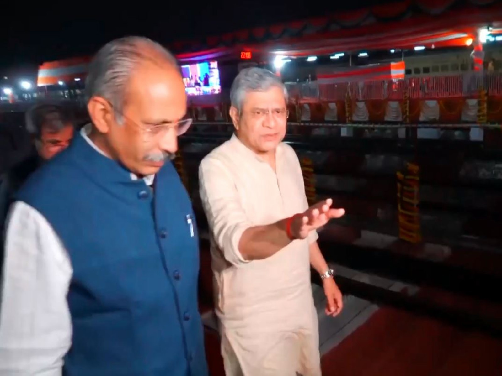 Ashwini Vaishnaw inspects arrangements at Varanasi Junction railway station (Photo/ANI)