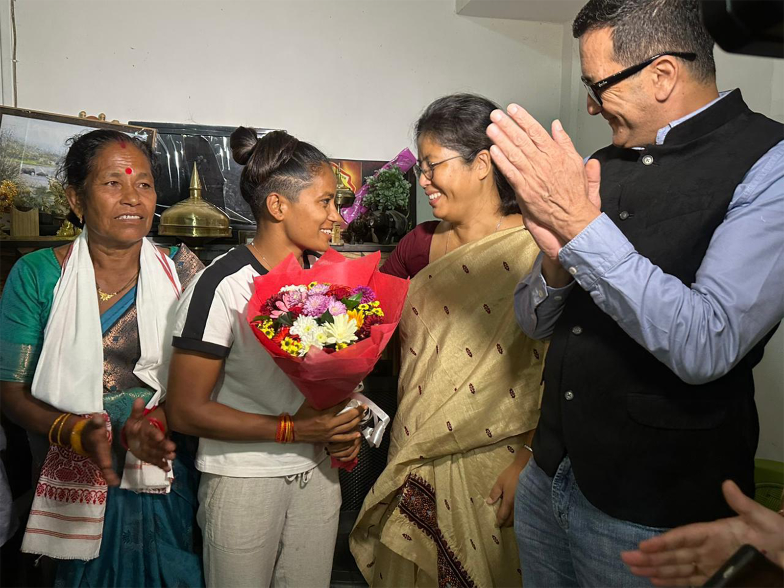 Assam minister Nandita Gorlosa felicitates cricketer Uma Chetry after World Cup 2025 triumph (Photo: X/@CMOfficeAssam)