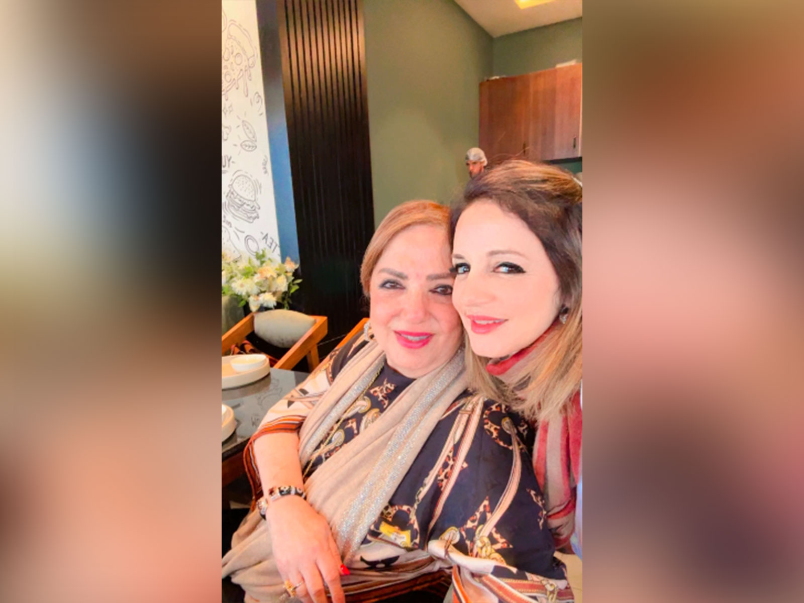 Sussanne Khan with her late mom Zarine Khan (Image source: Sussanne's Instagram)