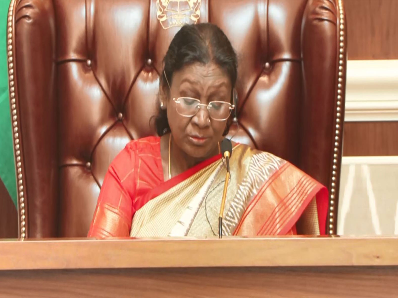 President Droupadi Murmu during bilateral talks with Angolan President João Lourenco in Luanda. (Photo/ANI)