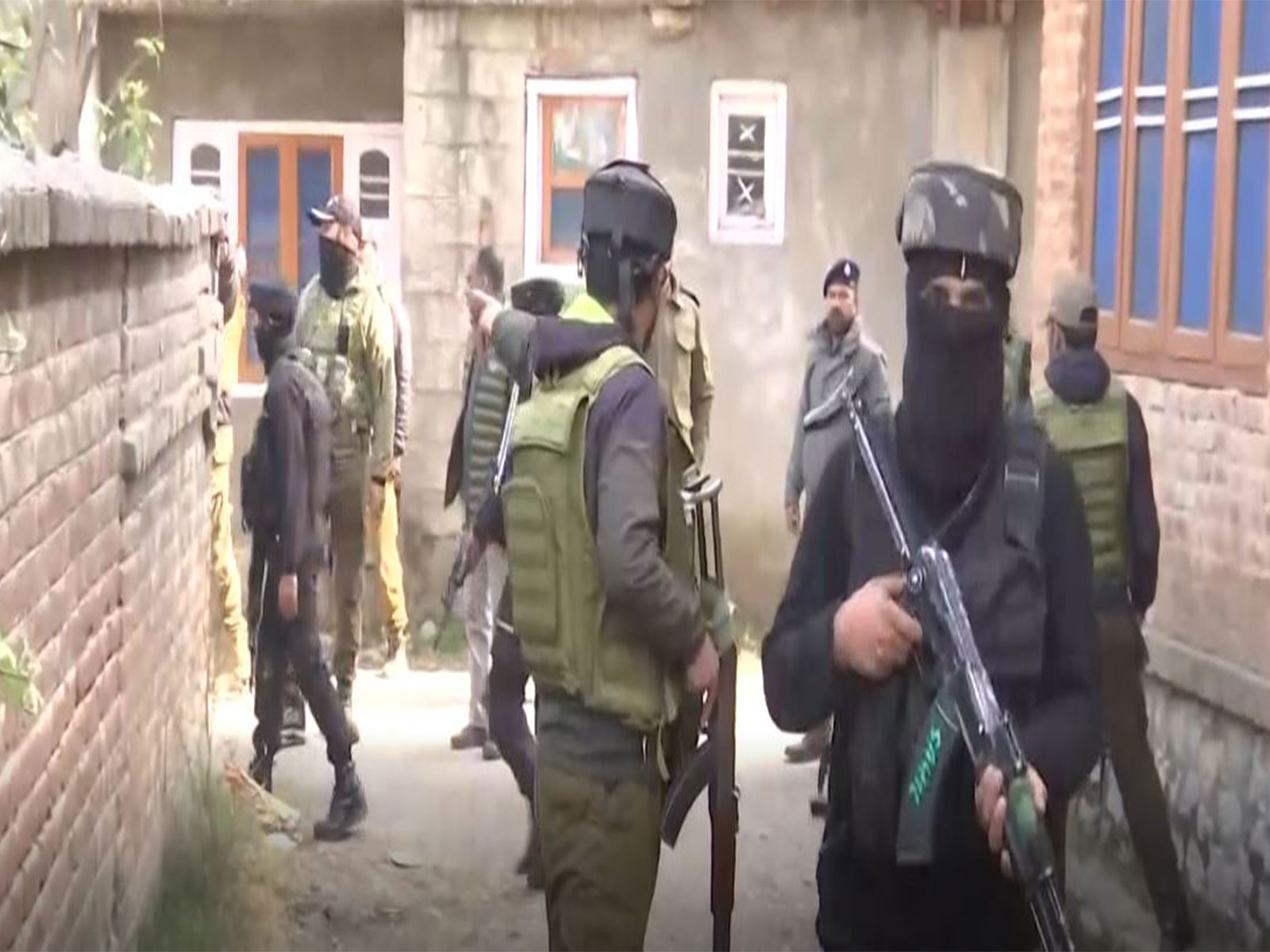 Anantnag police conducts crackdown against Jamaat-e-Islami (Photo/ANI)