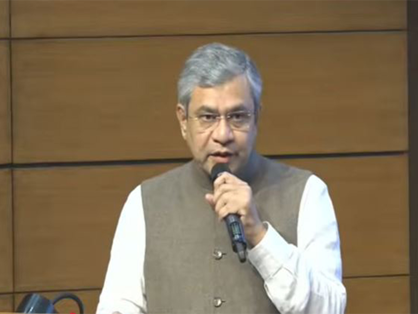 Union information and Broadcasting Minister Ashwini Vaishnaw (Photo/ @PIB_India)