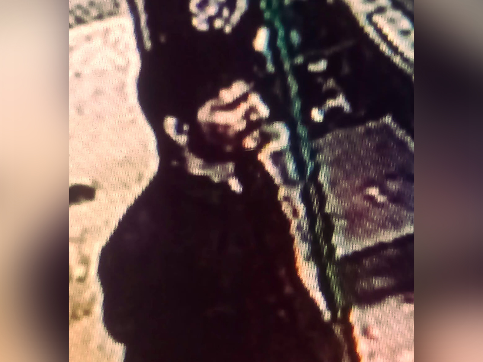CCTV grab of prime suspect Dr Umar Un Nabi when he went to mosque near Turkman Gate before the attack. (Photo/ANI))