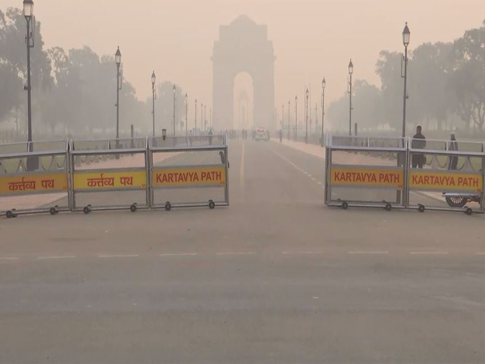 Visuals of smog around India Gate in New Delhi on November 13, 2025 (Photo/ANI)