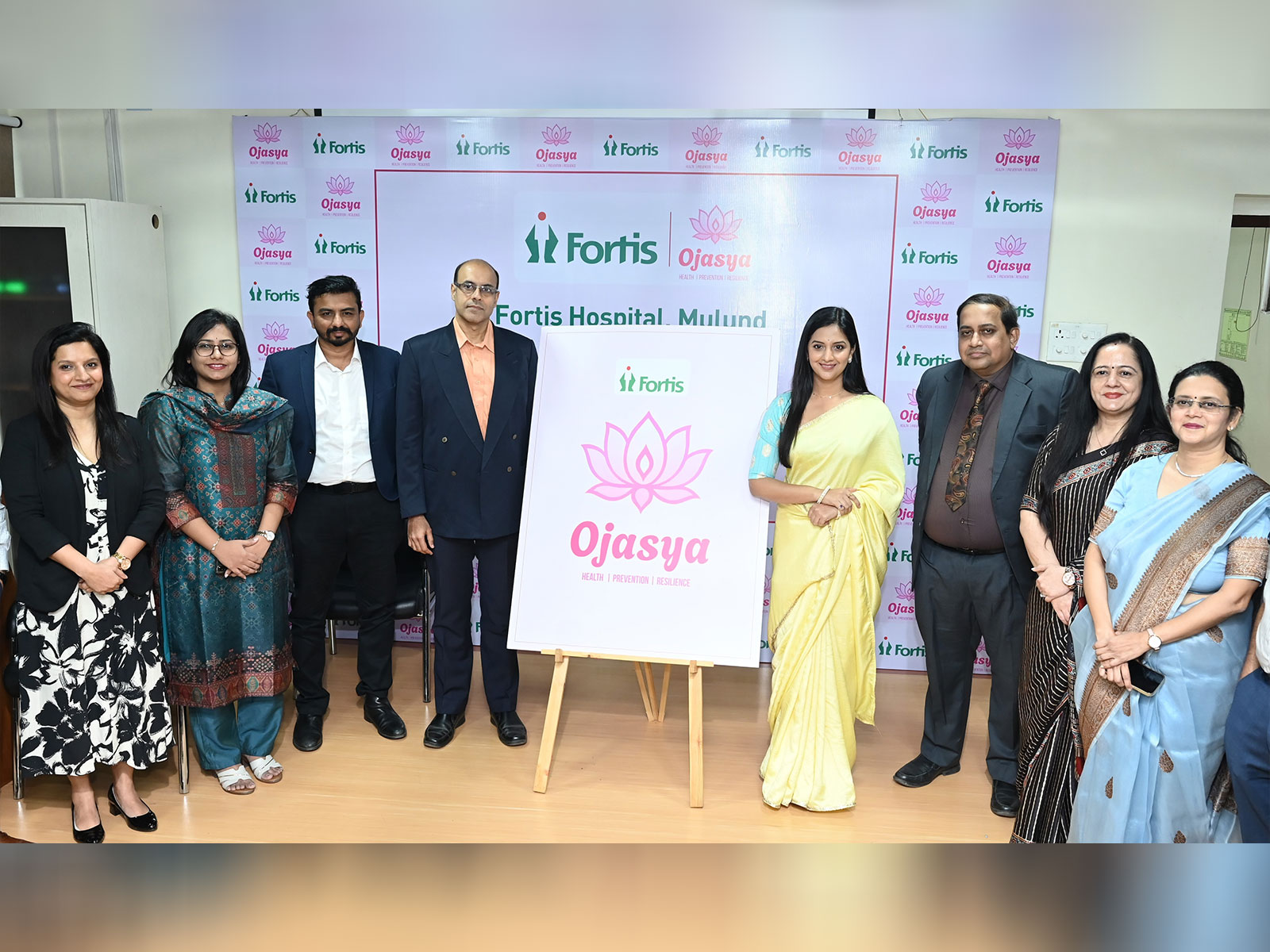 L-R: Dr R Tataria, Dr D Adulkar, Dr S Gore, Dr Vishal Beri, join actor Tejashree Pradhan, Dr A Akhade, Ms R Mavani & Dr S Kumta for the launch of Ojasya at Fortis Hospital Mulund