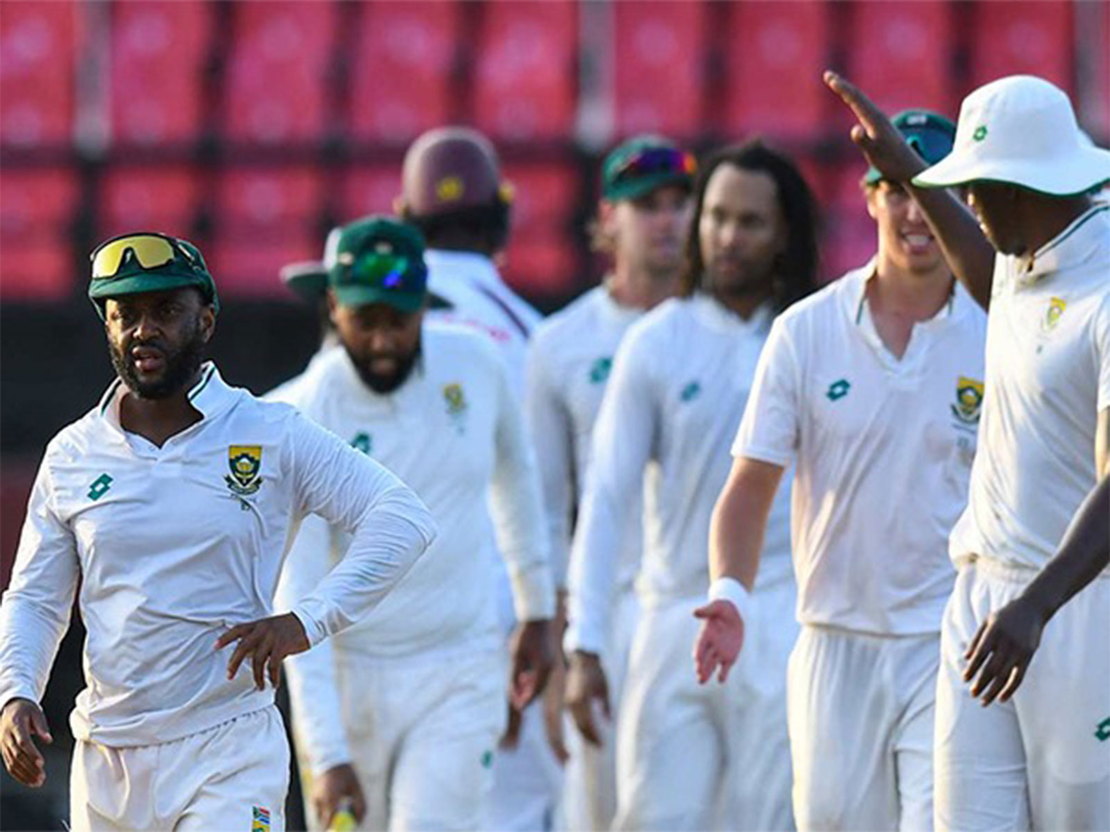 Temba Bavuma with South African team (Photo: ICC)