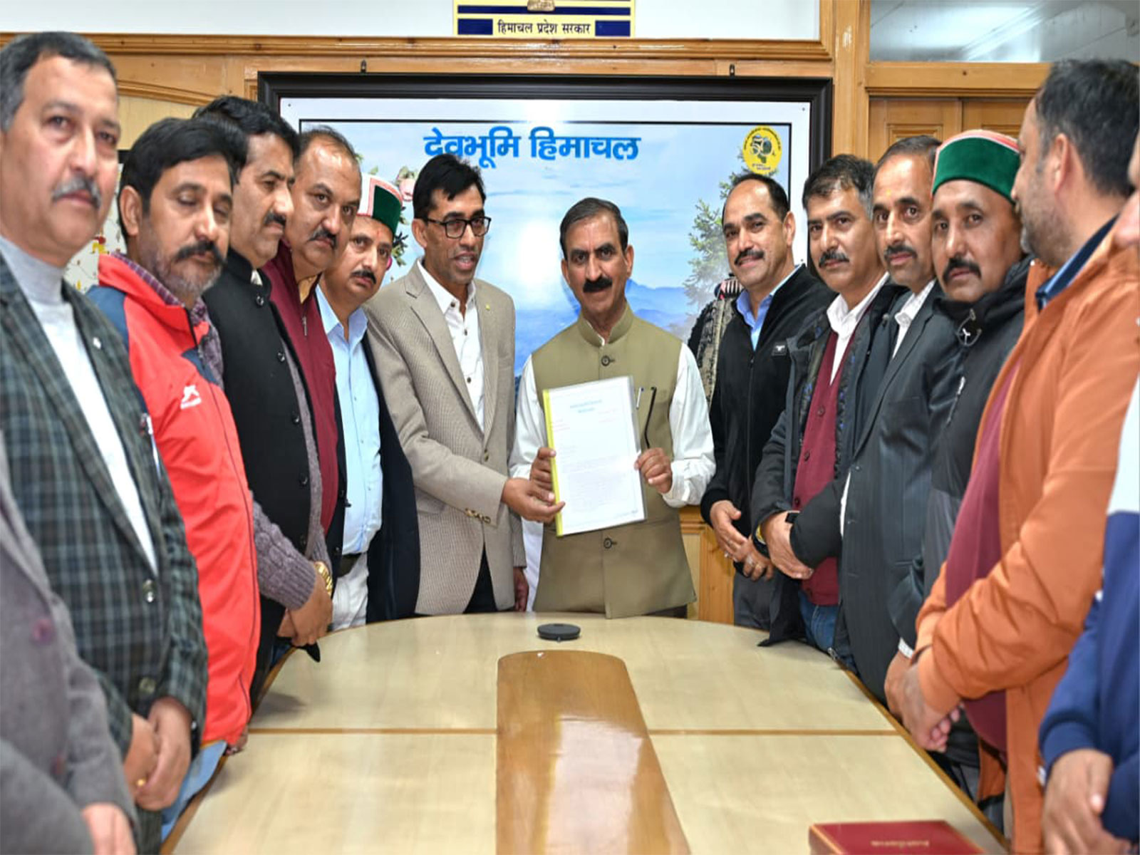Delegation of Himachal Pradesh Government Primary Teachers Association meet CM Sukhu (Photo/Himachal CMO)