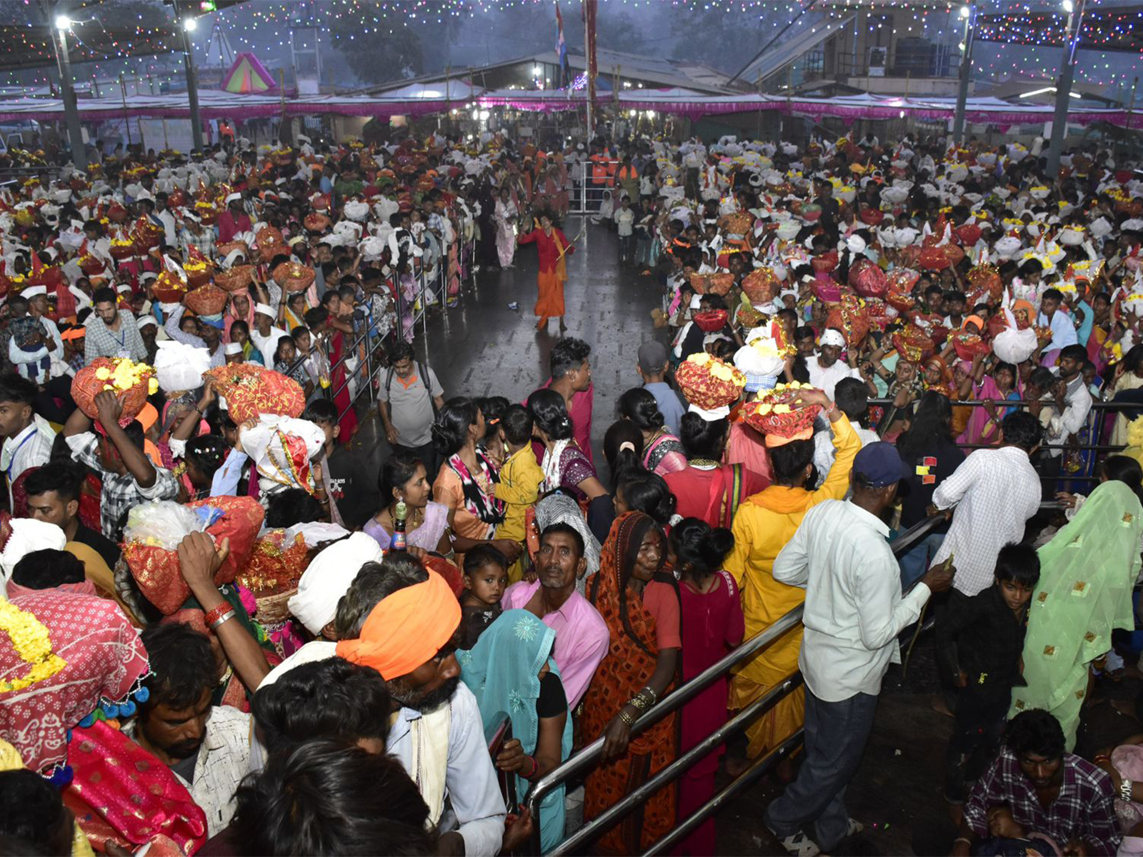 Visuals of the devotees (Photo/GujaratCMO)