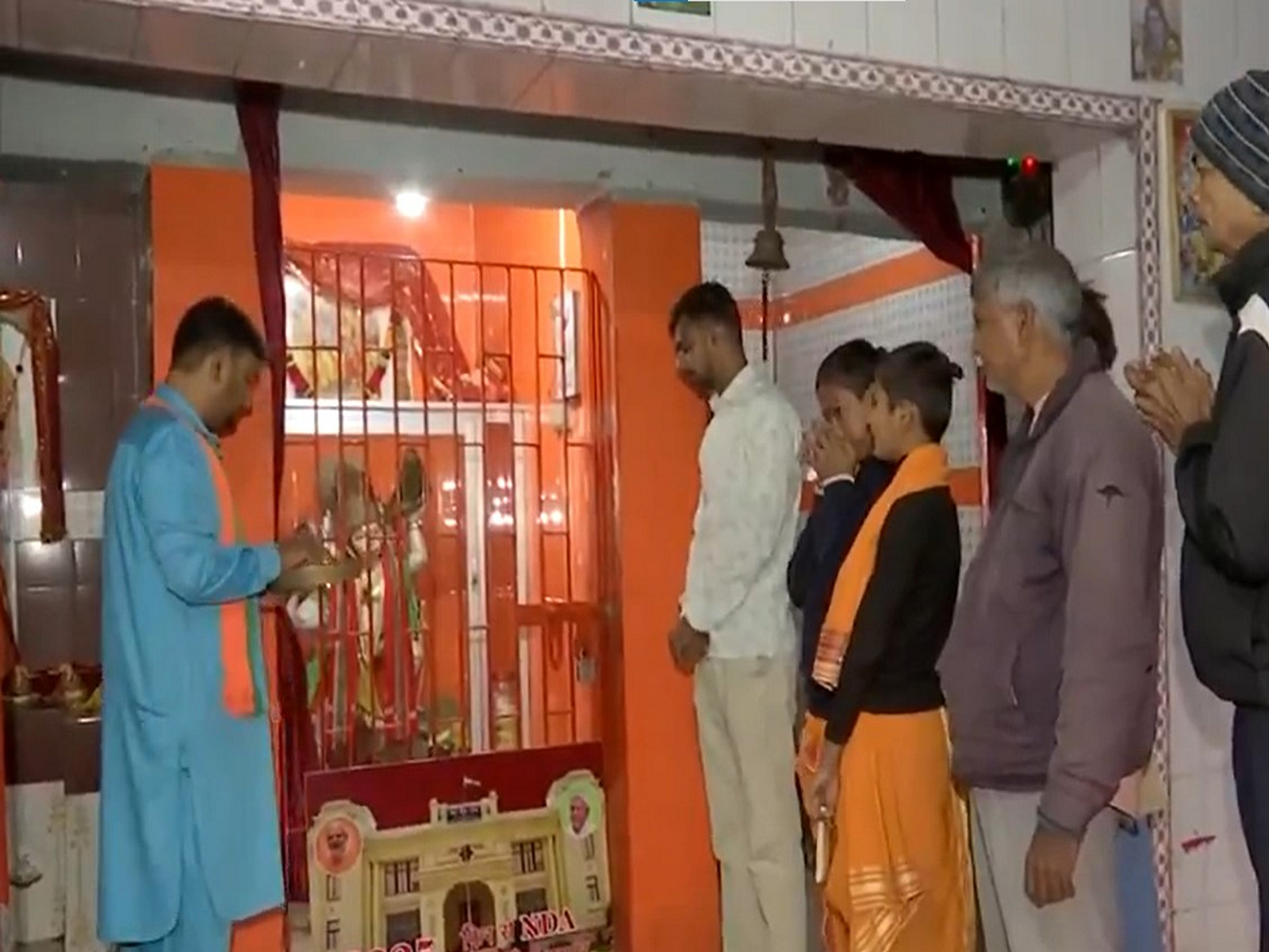 BJP workers offer prayers at Hanuman Temple in Patna (Photo/ANI)