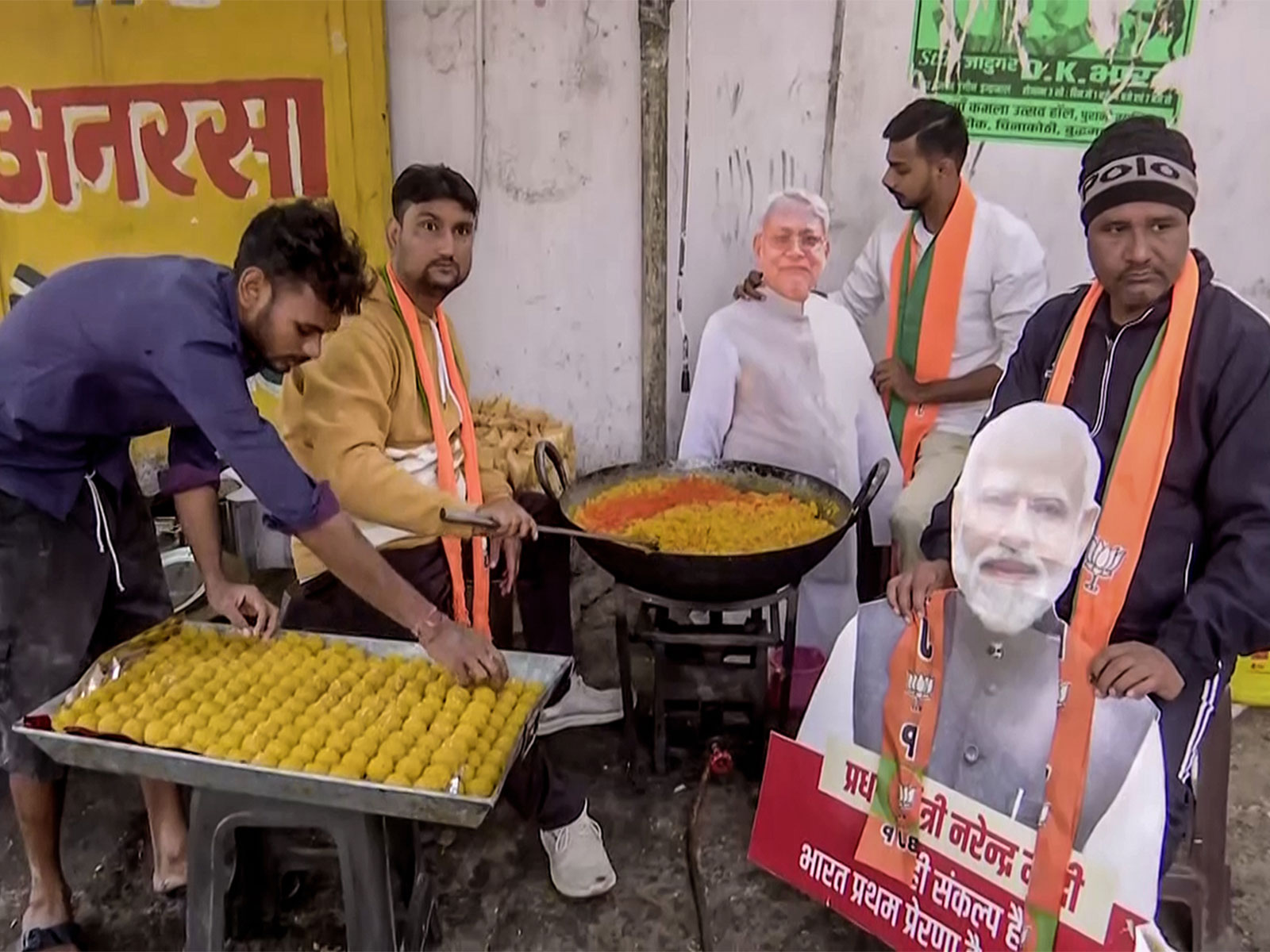 BJP workers prepare for victory in Bihar (Photo/ANI)