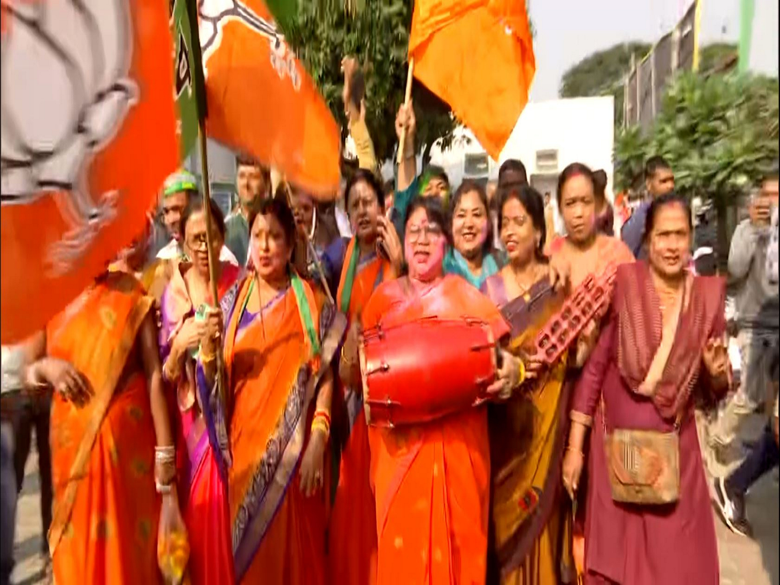 BJP workers celebrate in Patna (Photo: ANI) 