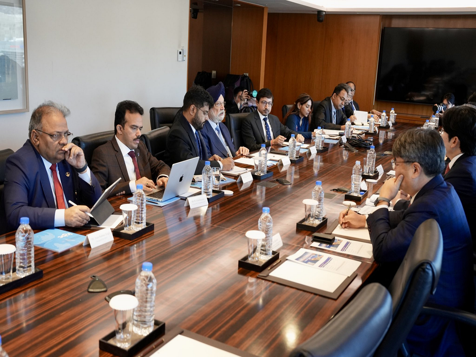 Union Minister Hardeep Singh Puri in a meeting with Korean officials (Photo/X/@HardeepSPuri)