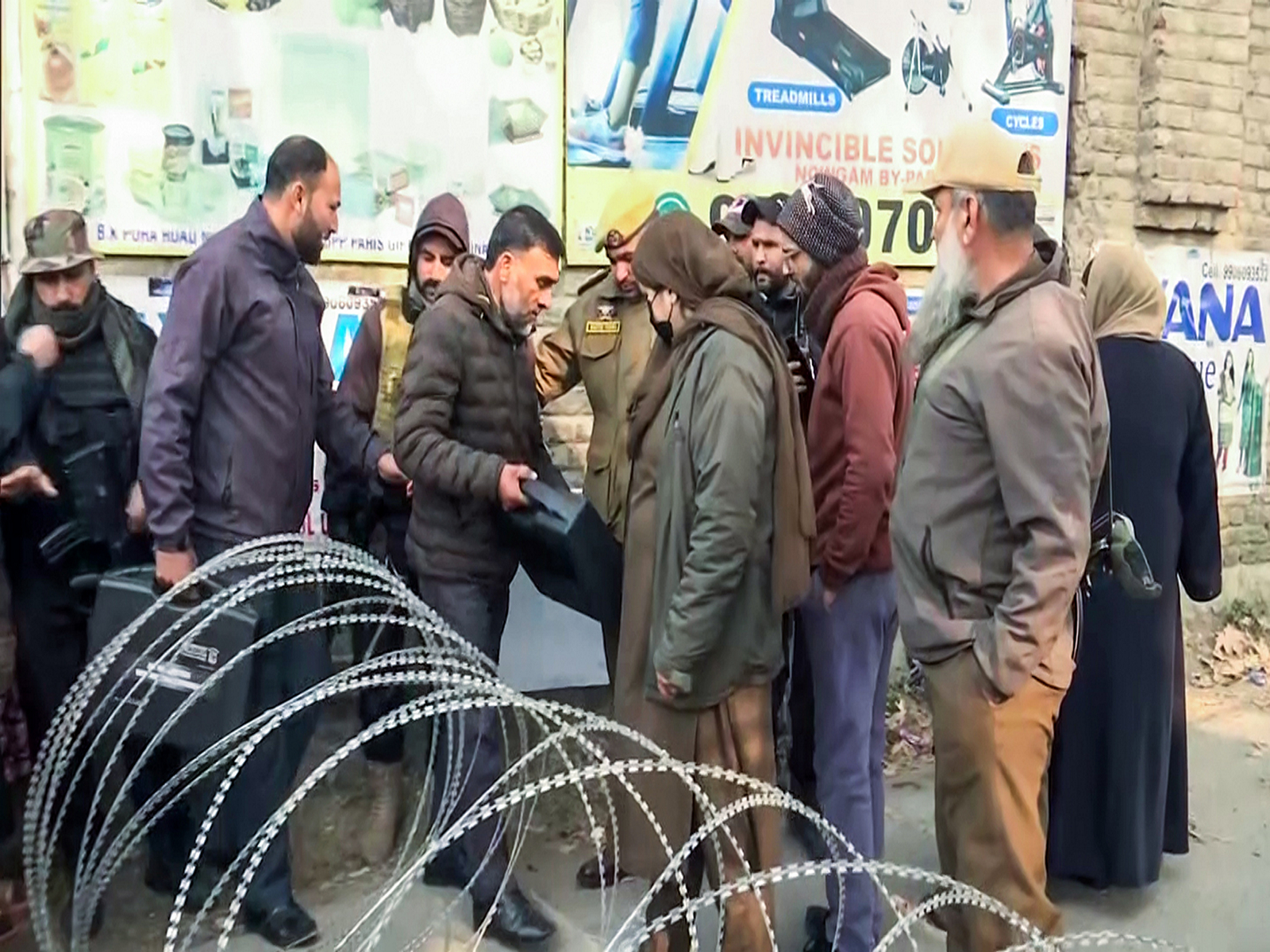 FSL team arrives at spot near Nowgam Police Station where a blast occurred. (Photo/ANI)