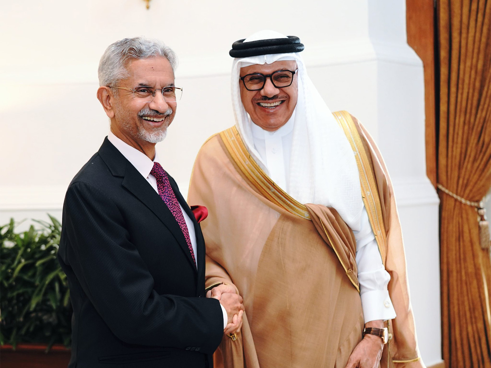 Bahrain's Foreign Minister Abdullatif bin Rashid Alzayani with External Affairs Minister S Jaishankar (Photo/X@DrSJaishankar)