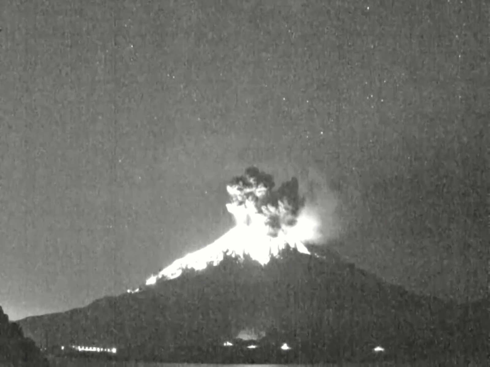 Volcano in Japan (Photo/Reuters)